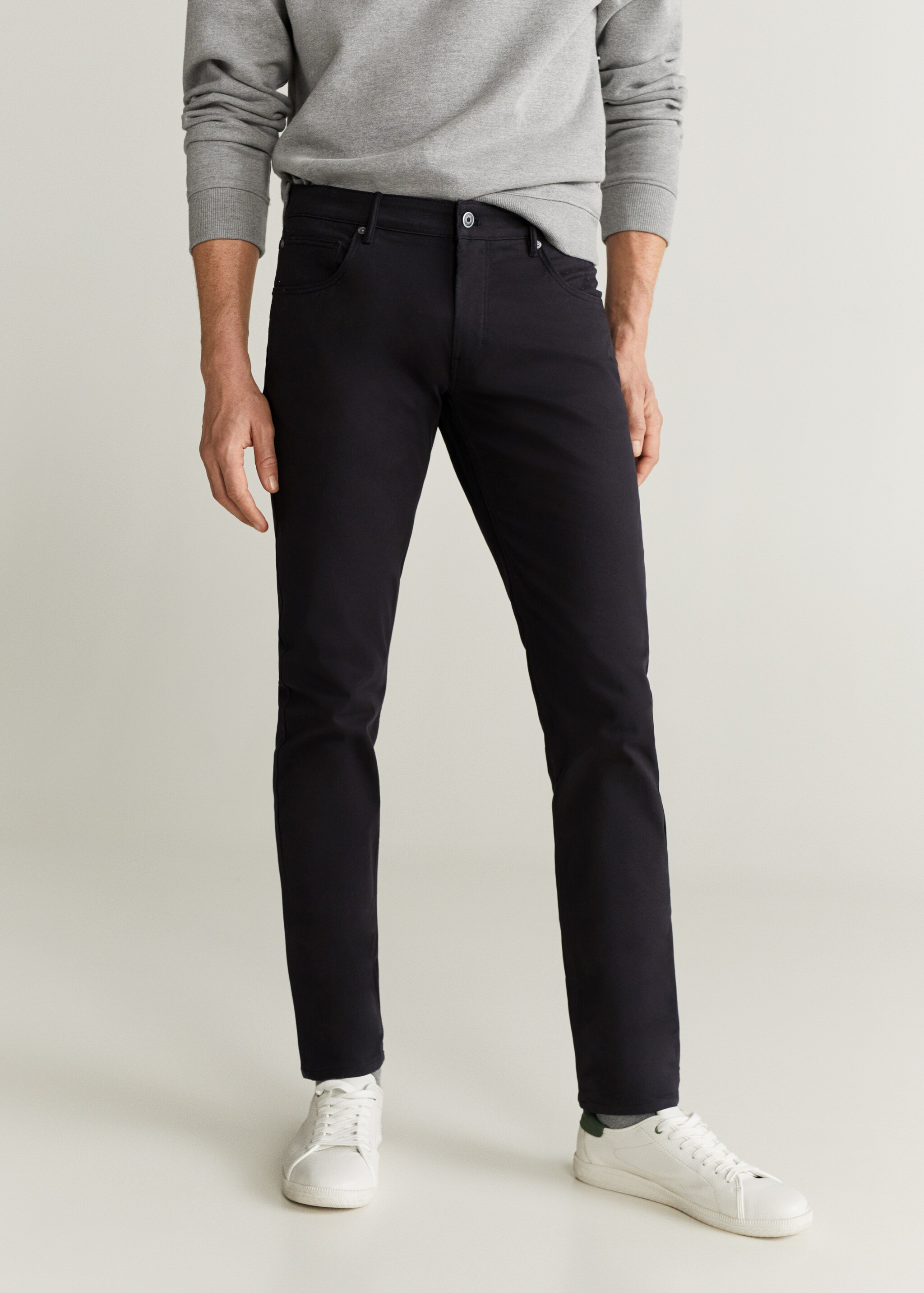 Pantalón tejanero slim fit sarga - Plano medio