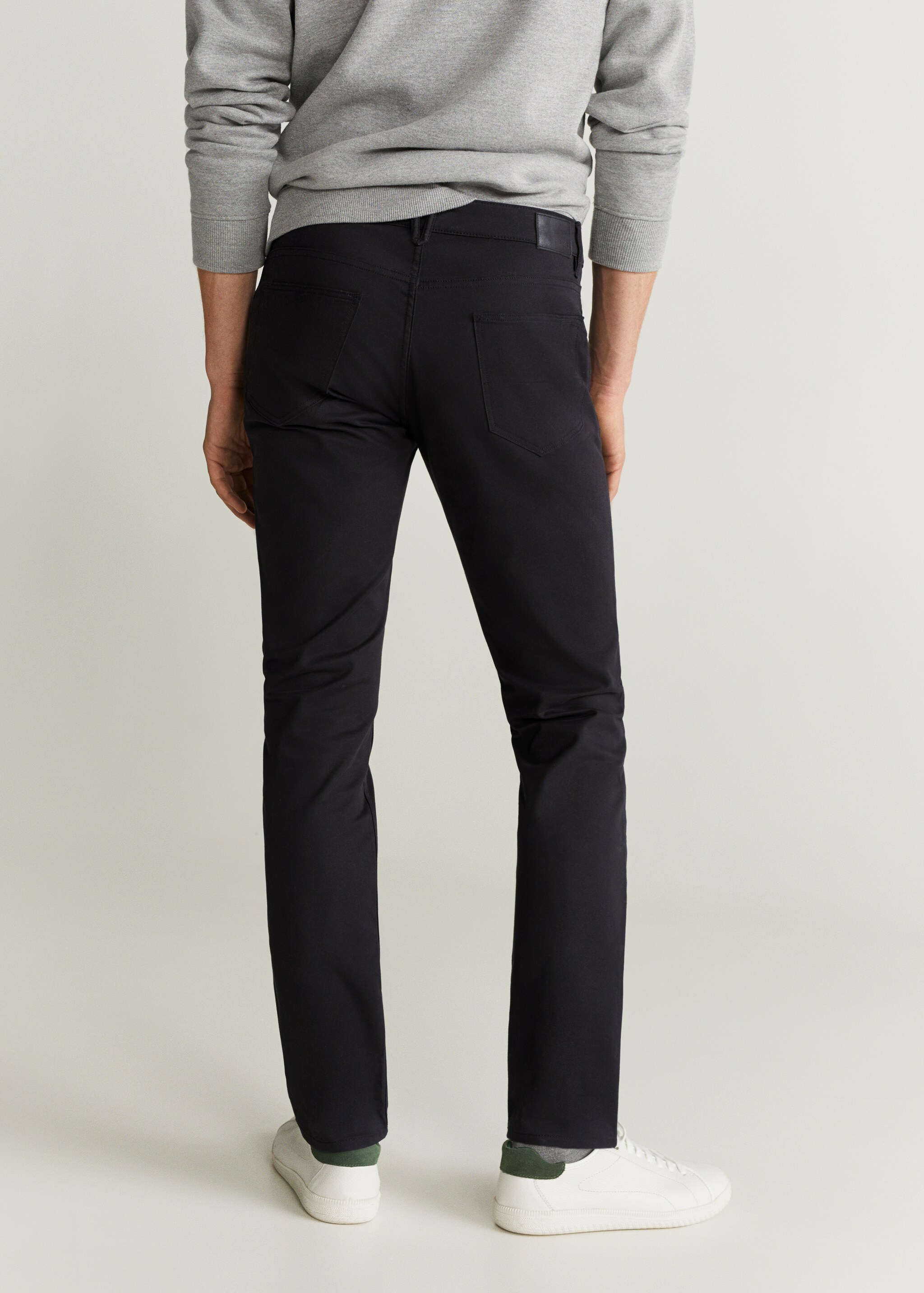Pantalón tejanero slim fit sarga - Reverso del artículo