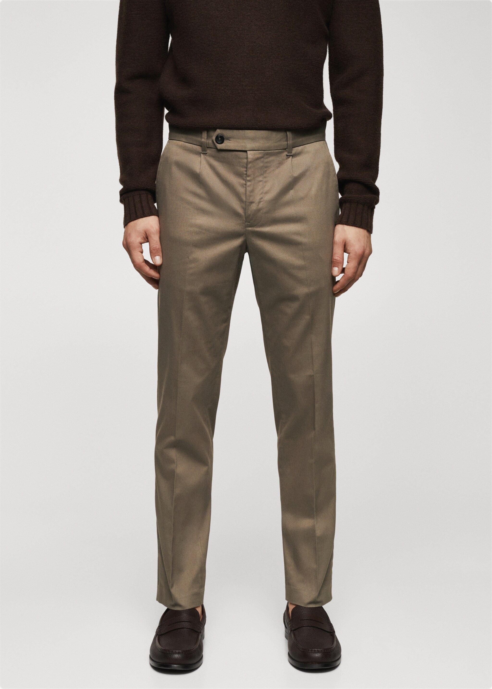 Slim Fit-Bundfaltenhose aus Baumwolle - Mittlere Ansicht