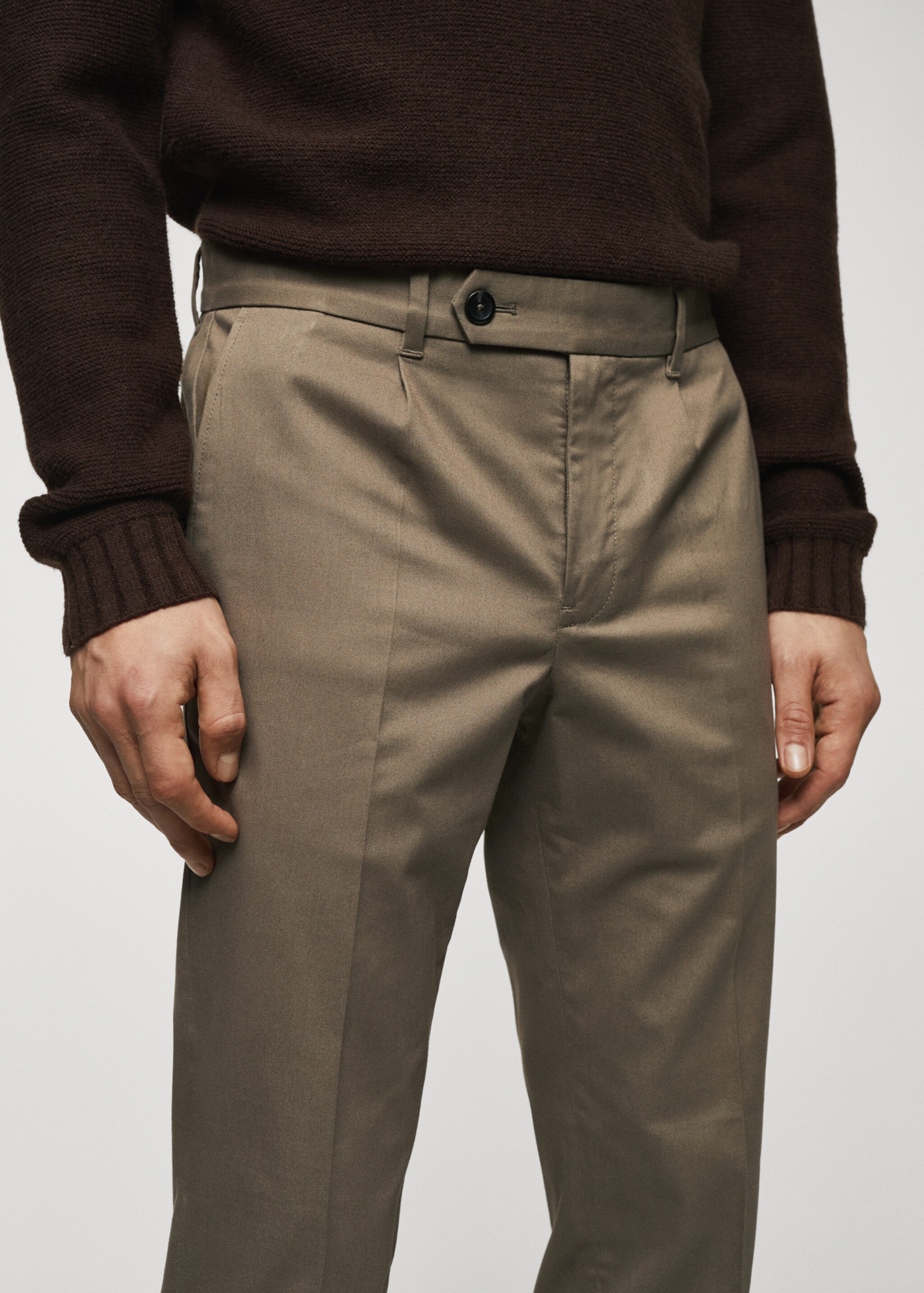 Slim Fit-Bundfaltenhose aus Baumwolle - Detail des Artikels 1