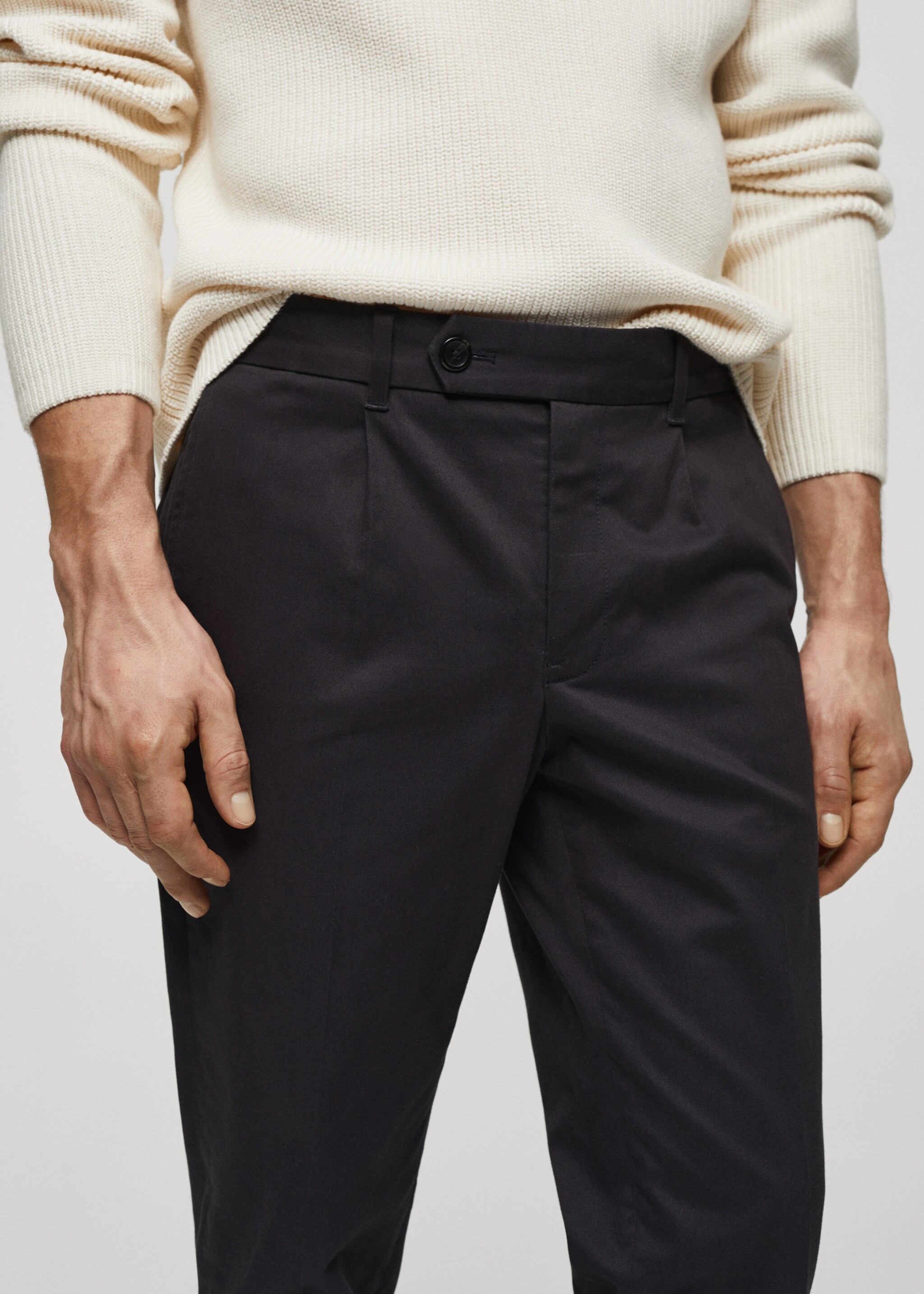 Slim-fit cotton pleated trousers - Details of the article 1, Navy. Ref: 67000620-00.