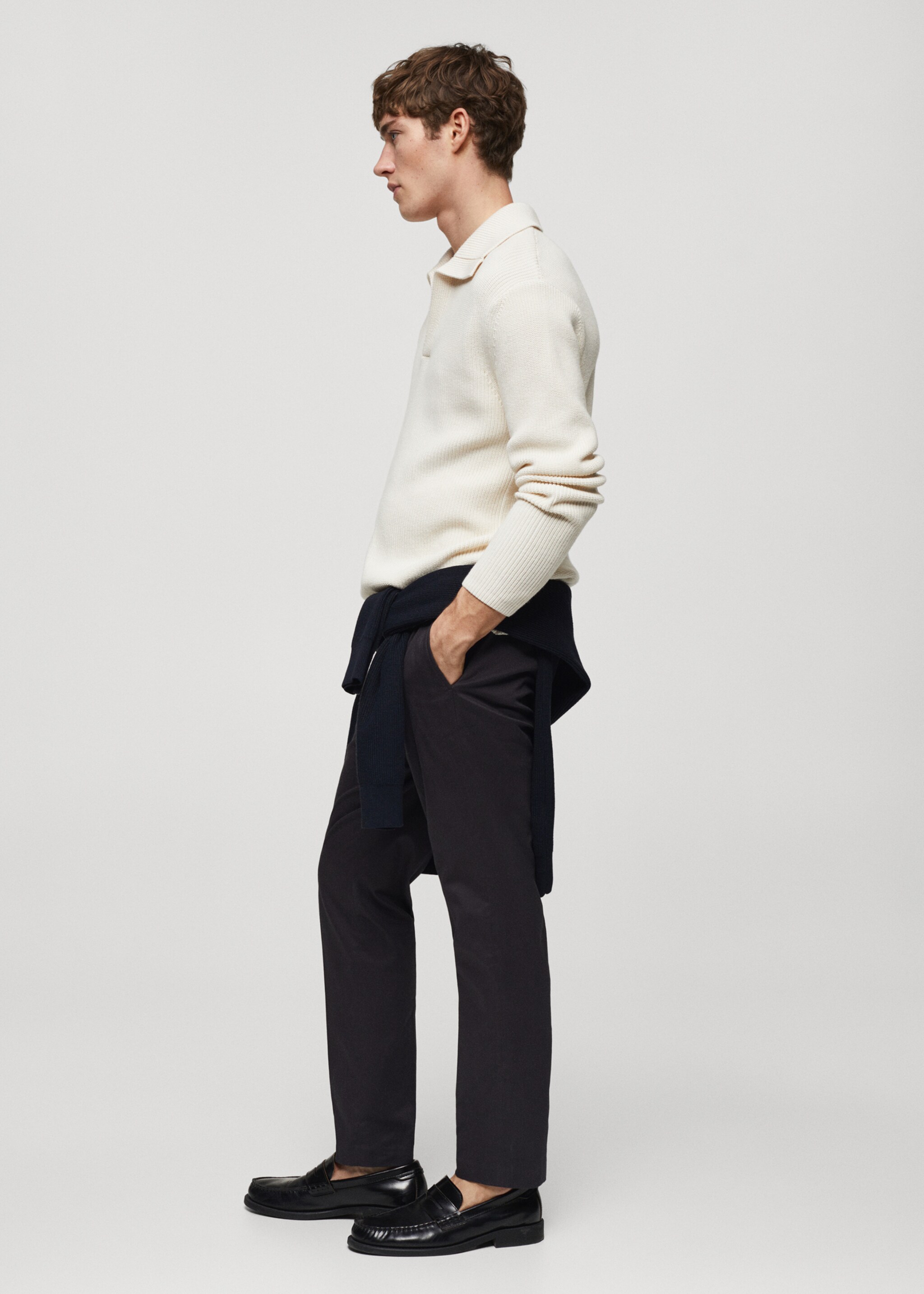 Slim-fit cotton pleated trousers - Details of the article 2, Navy. Ref: 67000620-00.