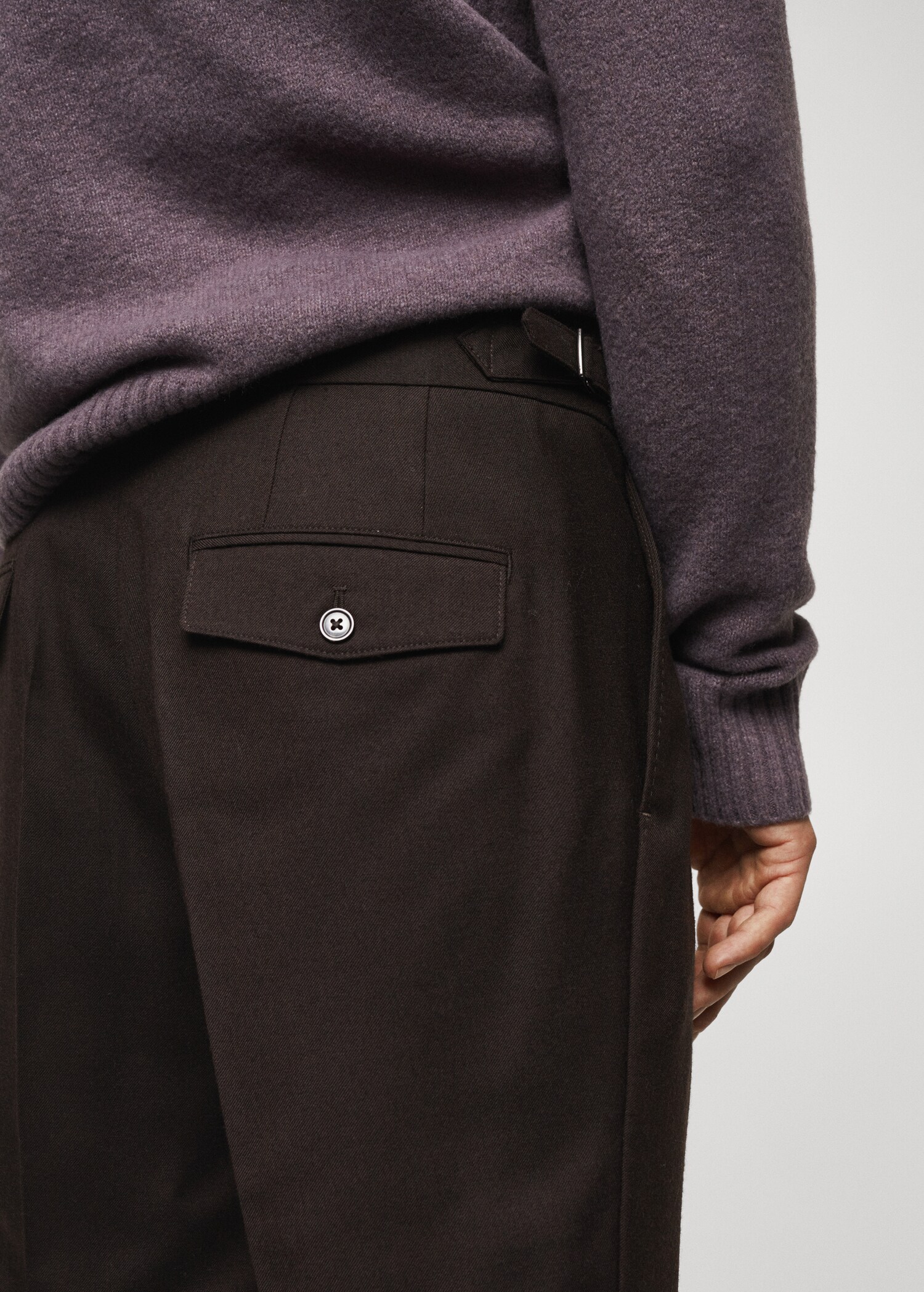 Wool trousers with pleats and loops - Details of the article 4
