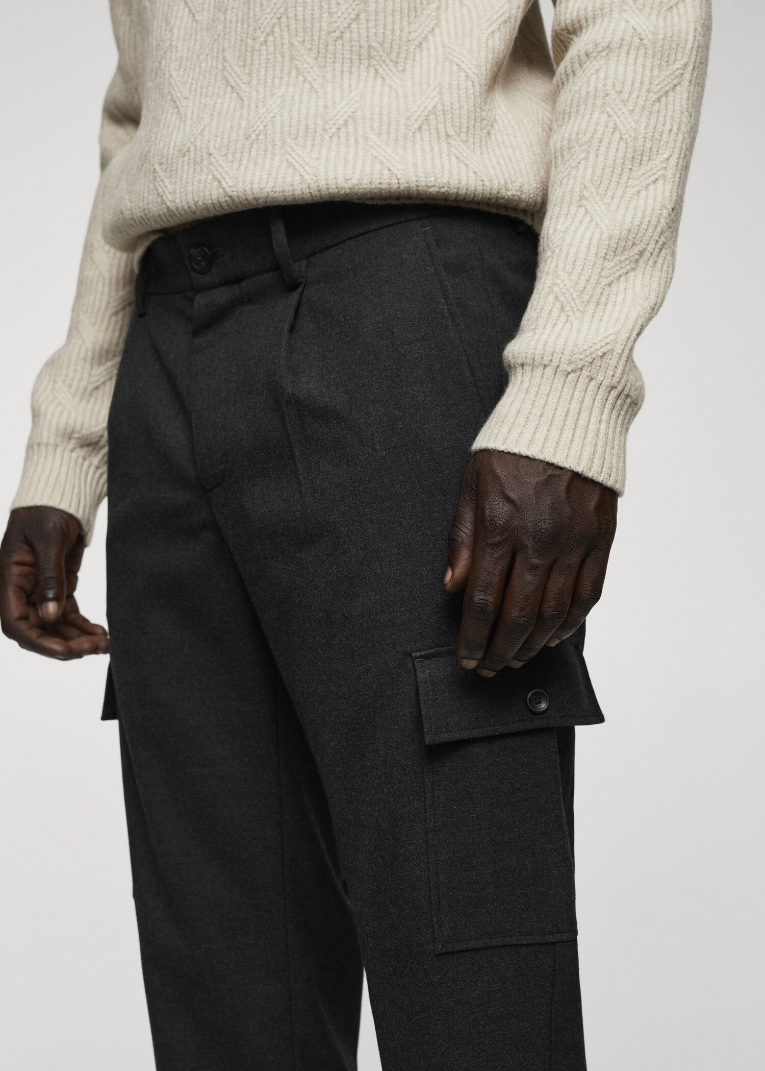 Pantalón cargo pinzas - Reverso del artículo