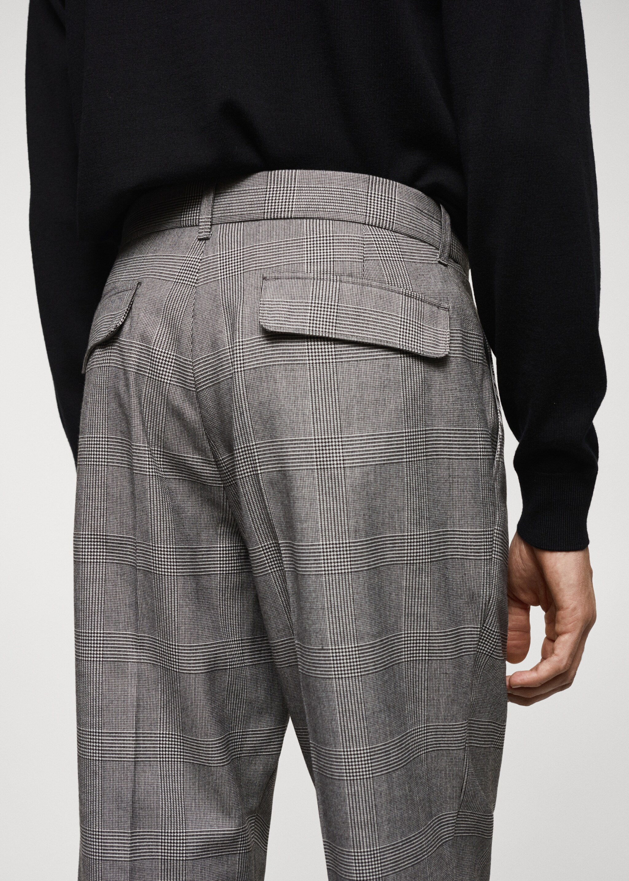 Check pleated trousers - Details of the article 4