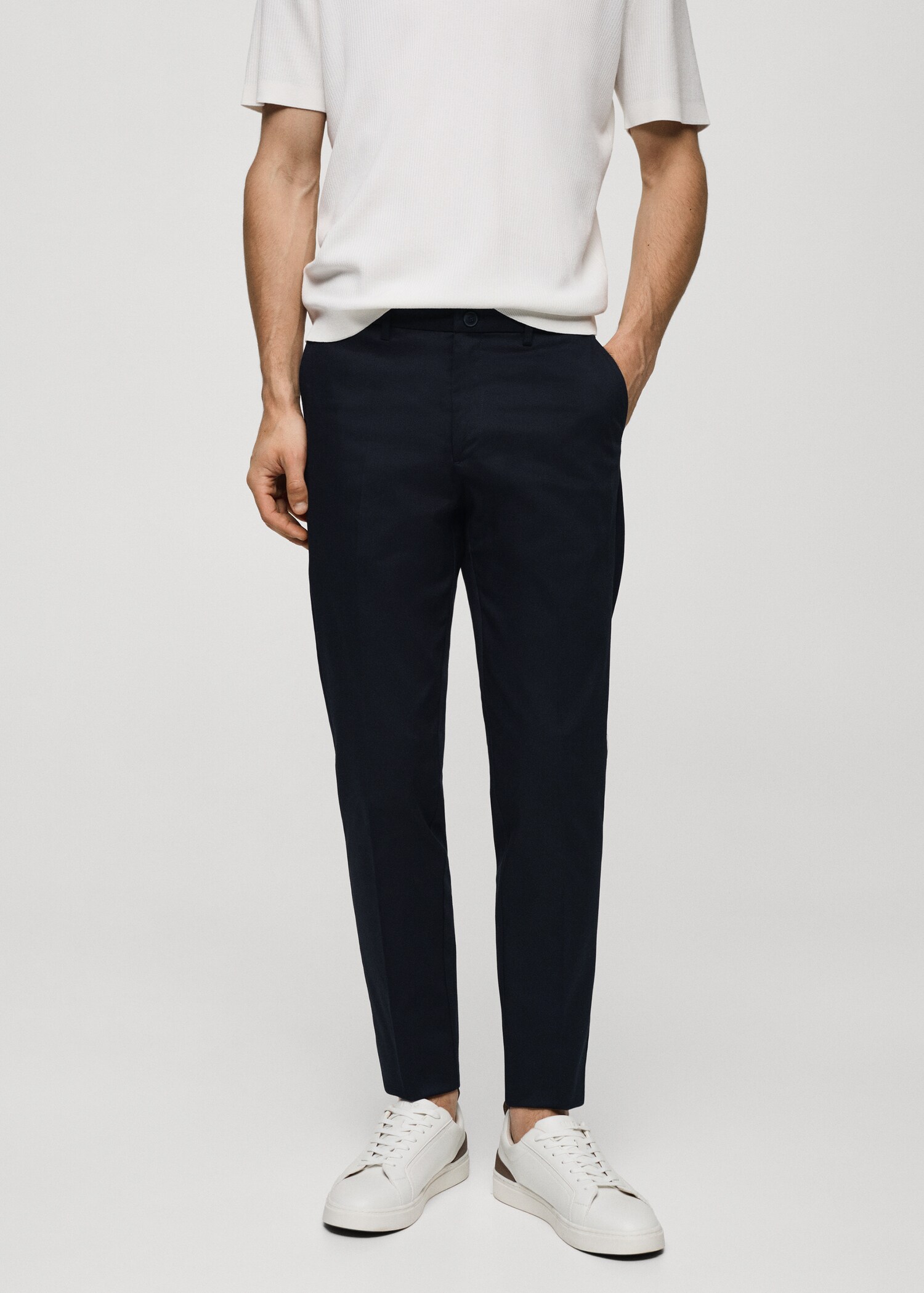 Pantalón chino slim fit - Plano medio