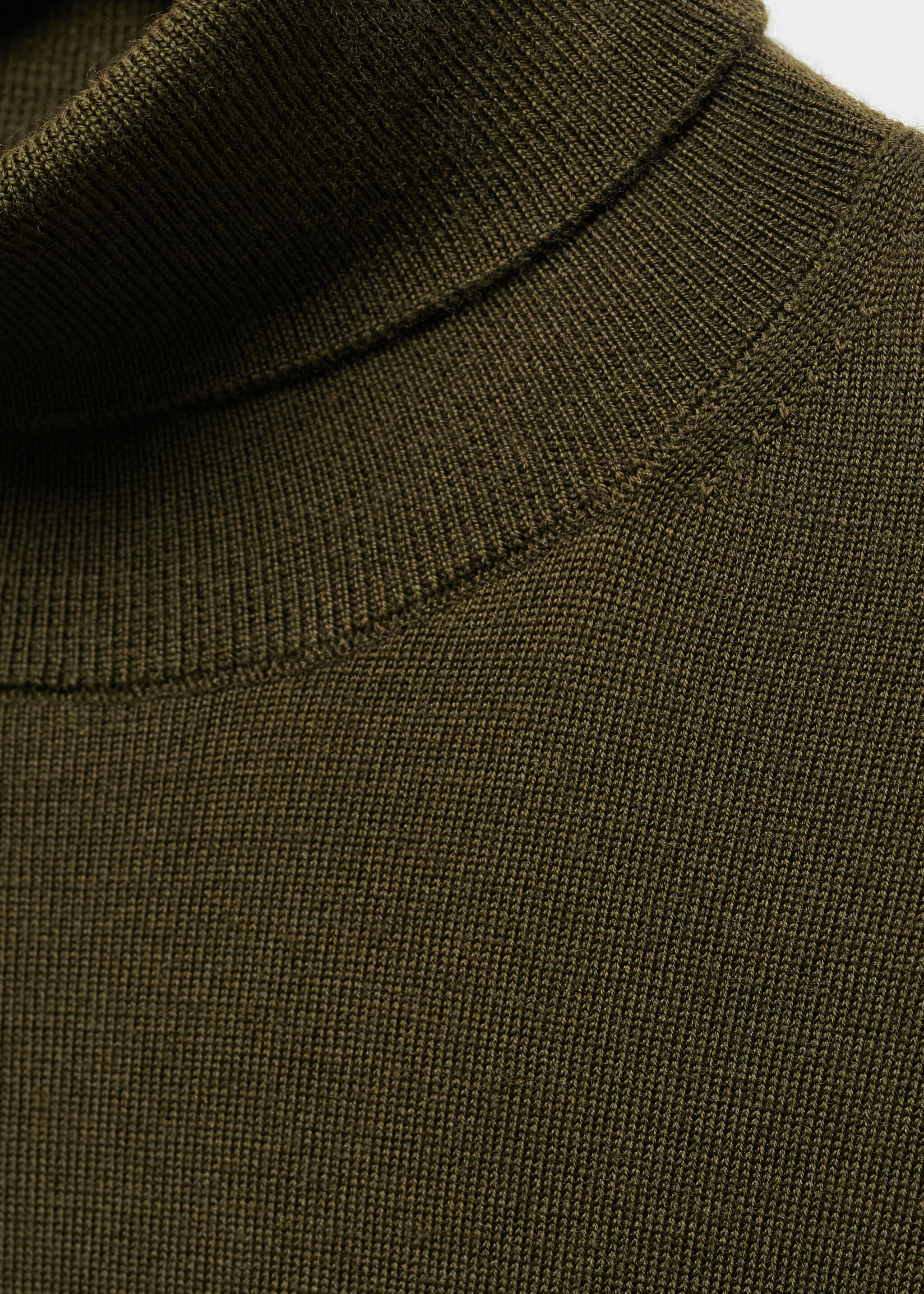 100% merino wool turtleneck sweater - Details of the article 8
