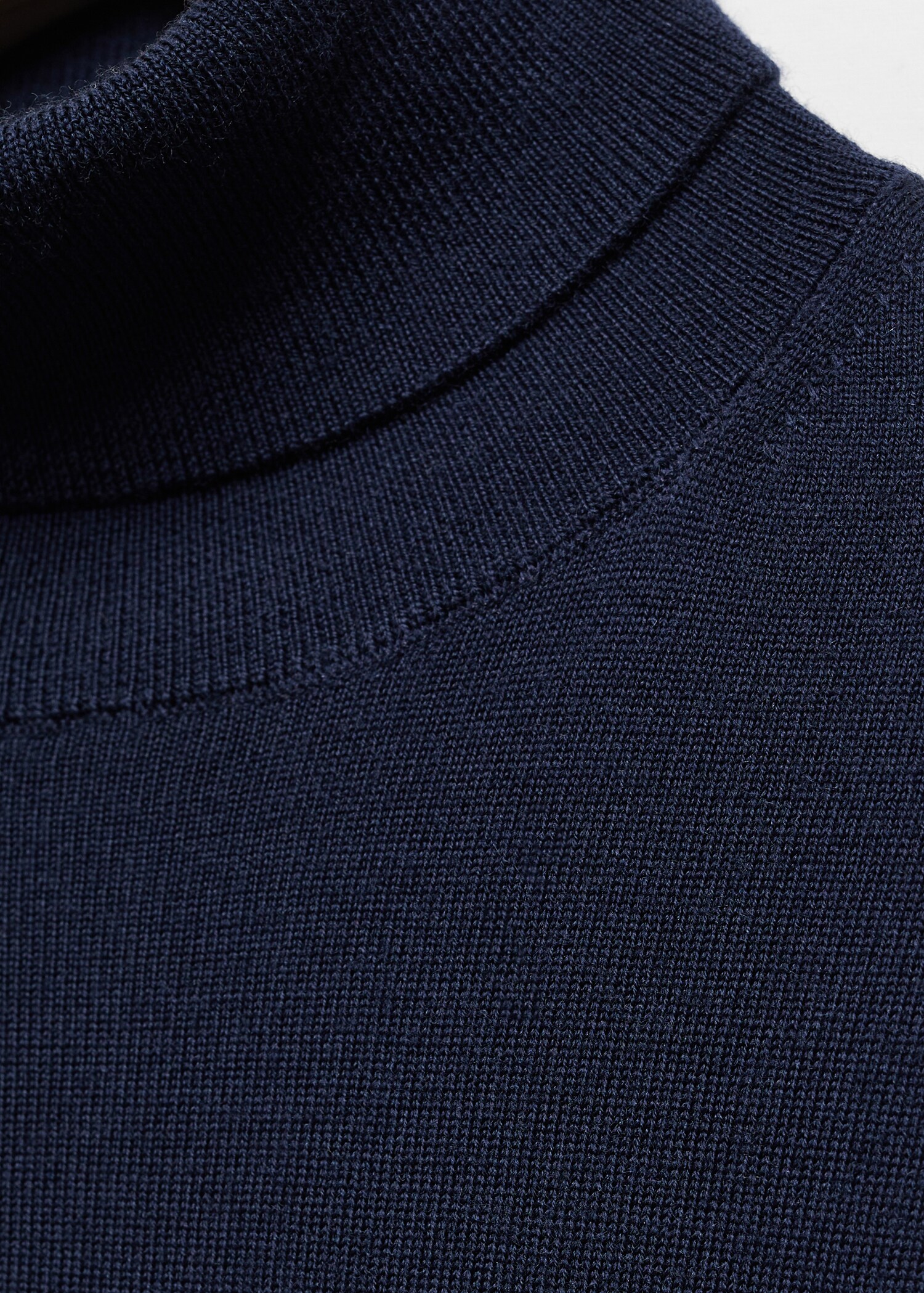 Pullover aus 100 % Merinowolle mit Rollkragen - Detail des Artikels 8
