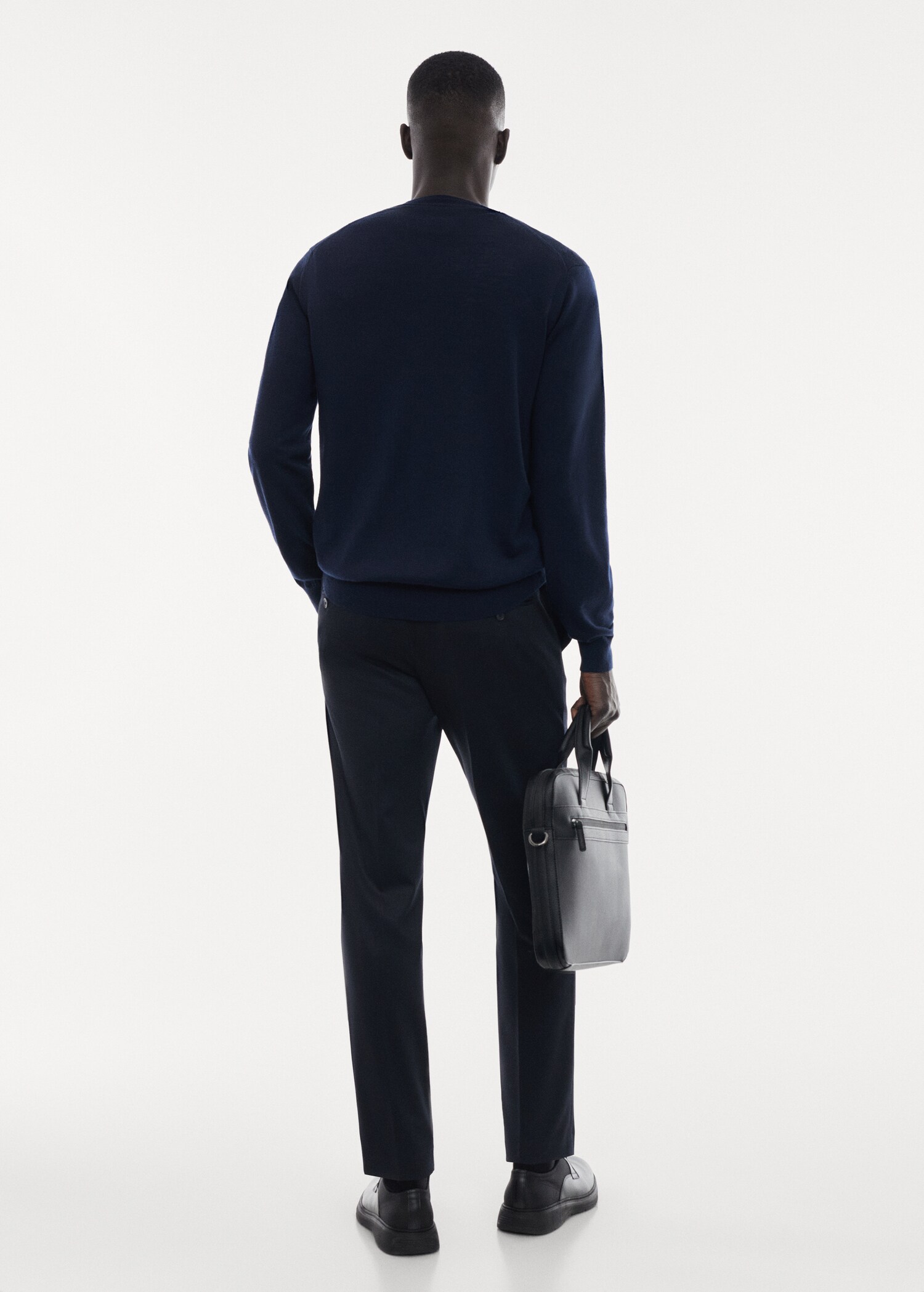 100% merino wool V-neck sweater - Reverse of the article