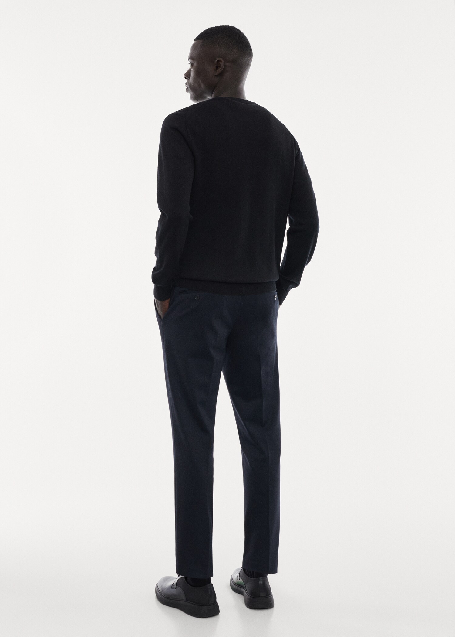 100% merino wool V-neck sweater - Reverse of the article