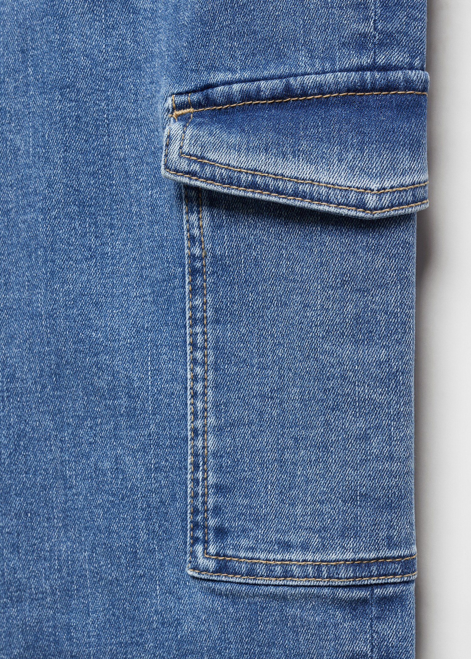 Ausgestellte Cargo-Jeans - Detail des Artikels 8