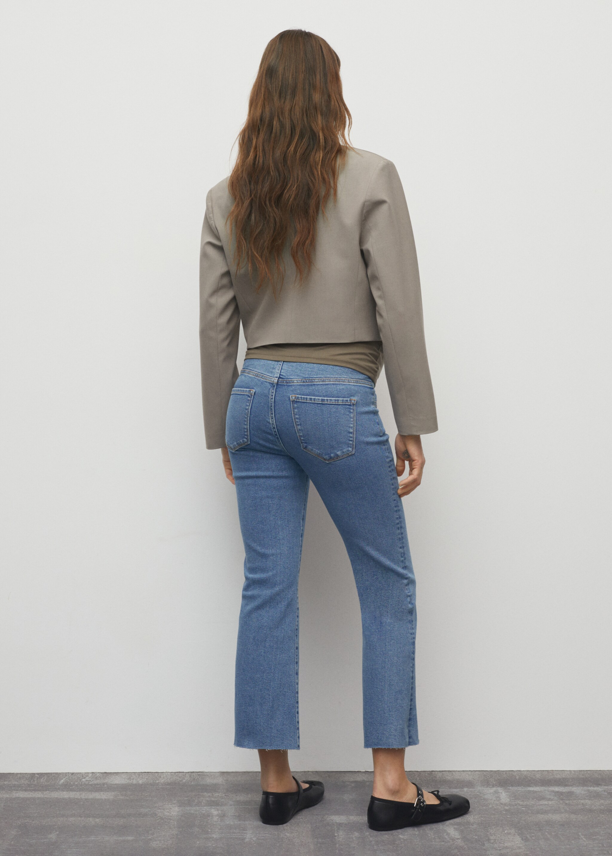Jeans flare crop premamá - Reverso del artículo, Azul medio. Ref: 67000681-00.