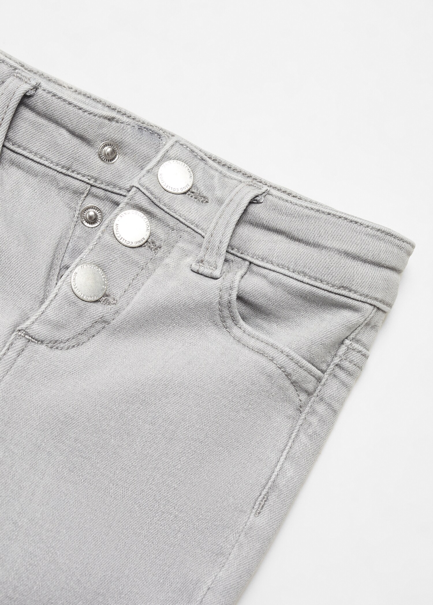 Flared Jeans mit Knöpfen - Detail des Artikels 8