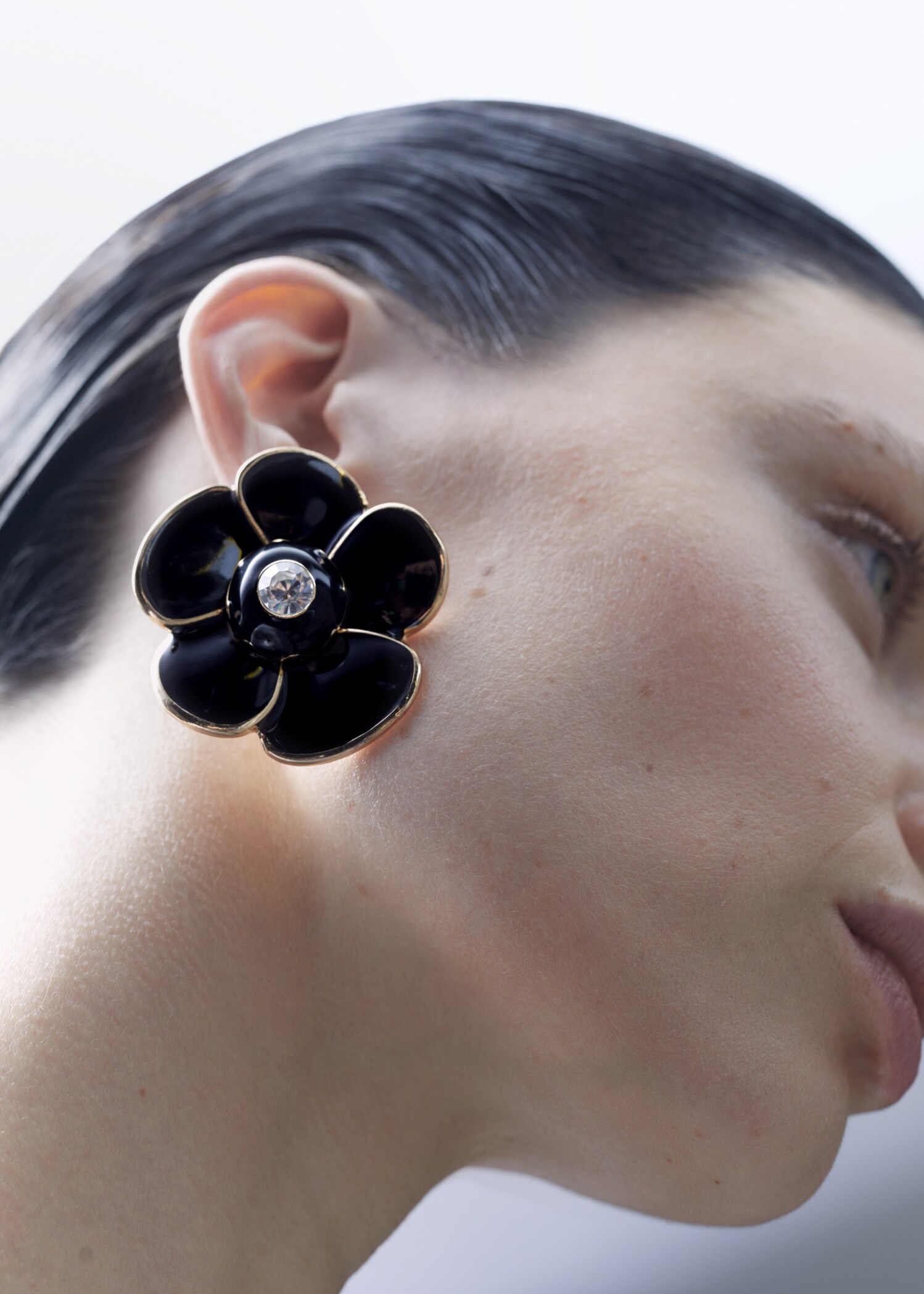 Crystal flower earrings - Details of the article 9