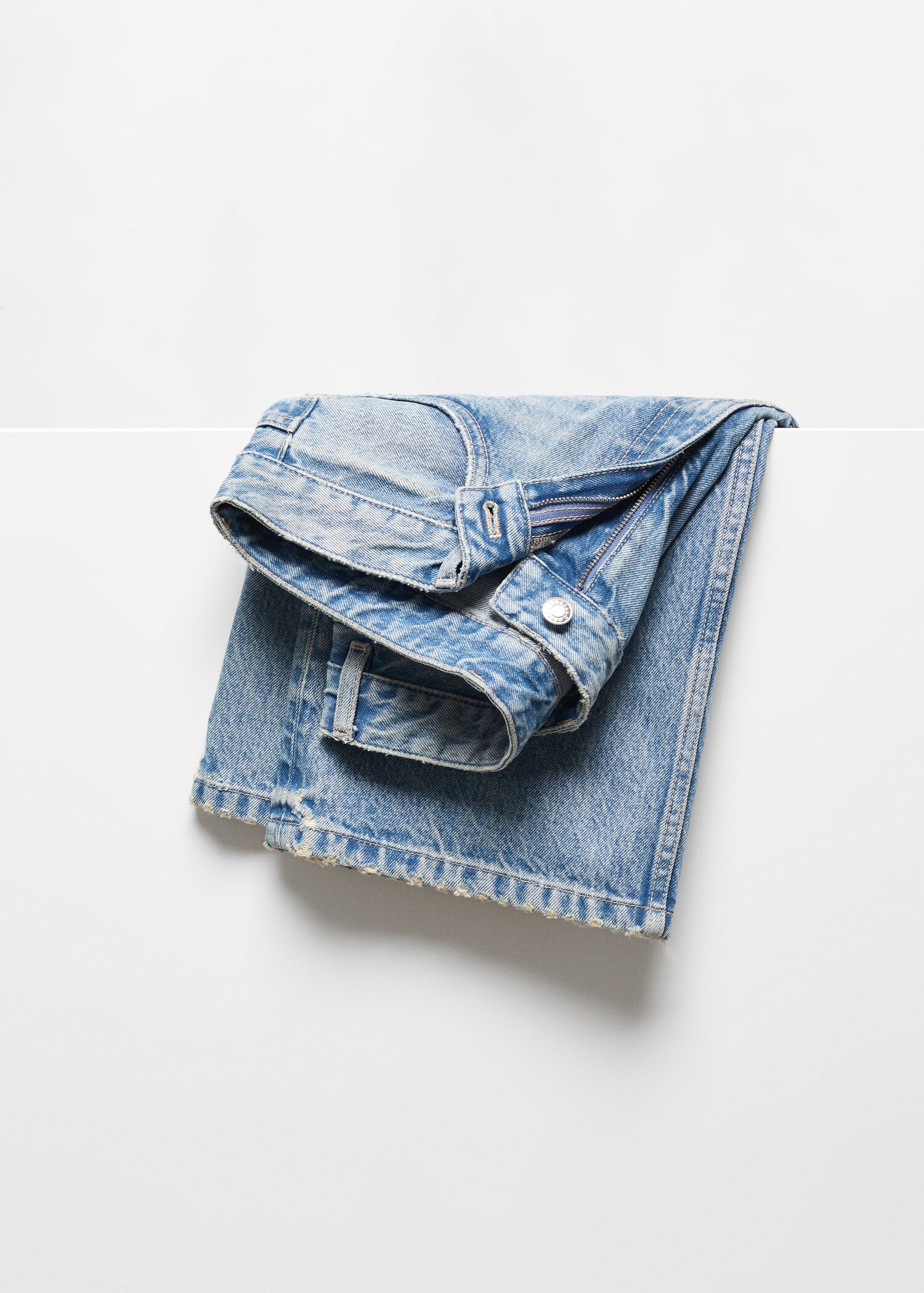Mid-rise straight jeans - Details of the article 8