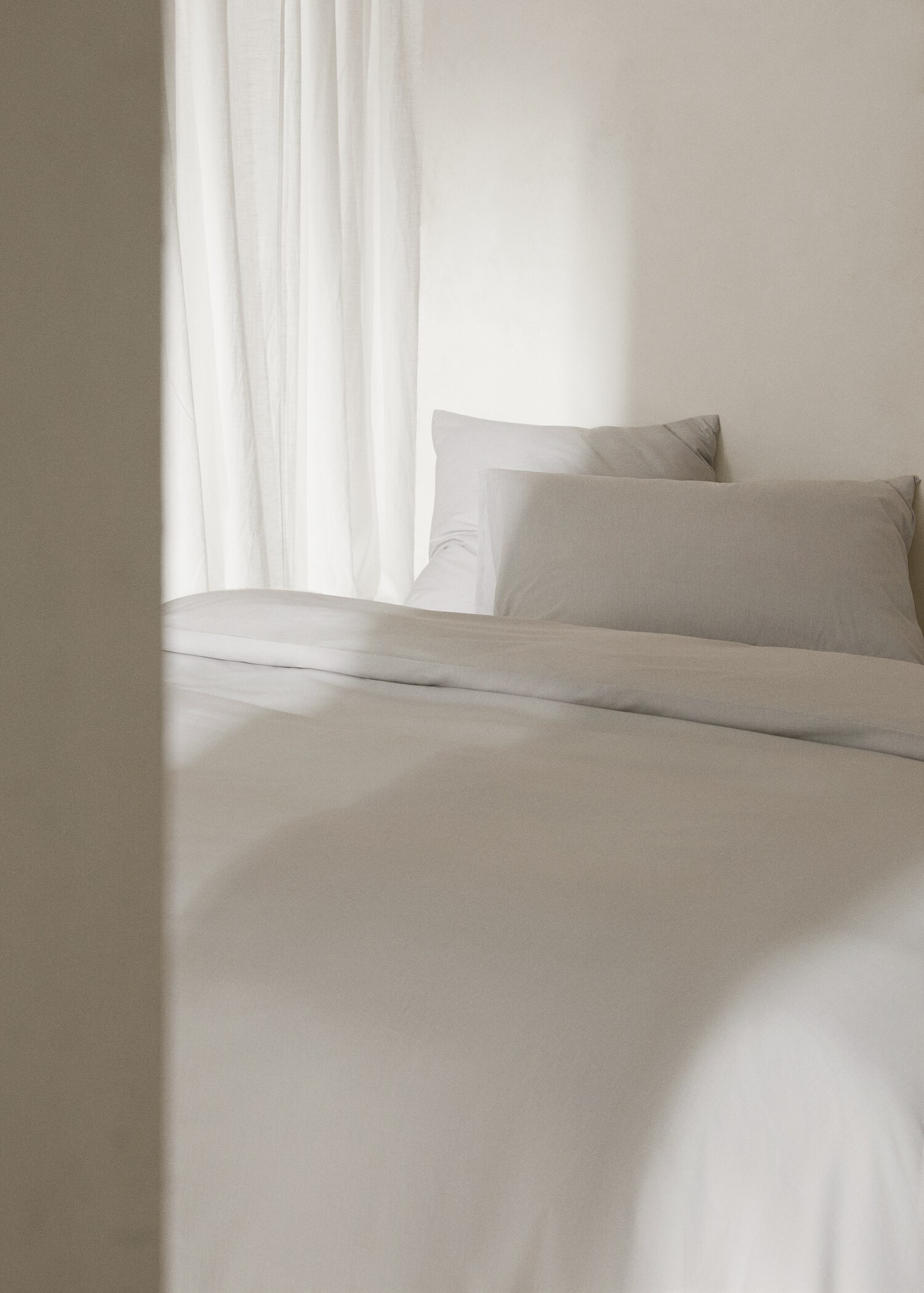Multi-striped two-tone design duvet cover for king bed - Details of the article 8