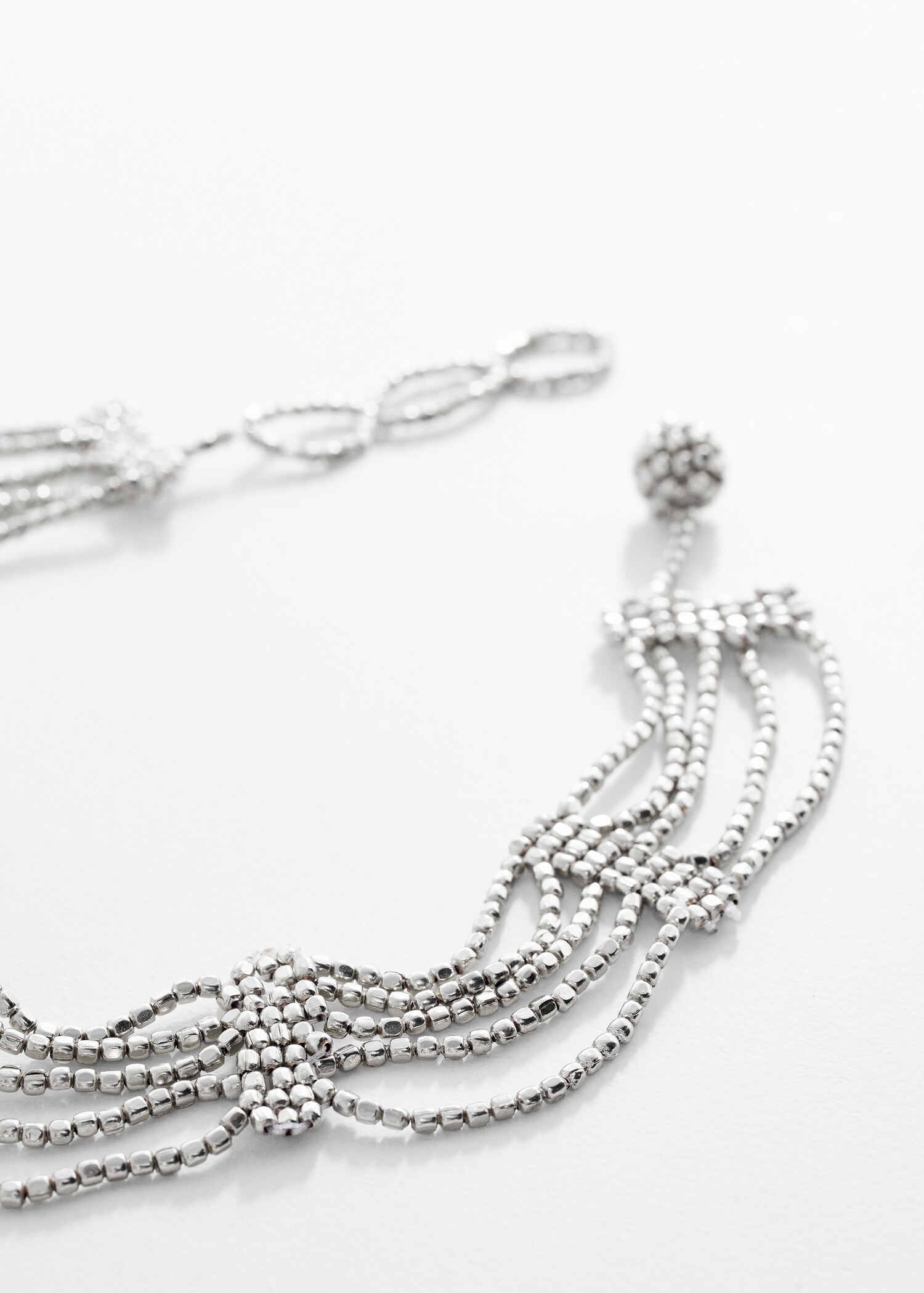 Collier perles métalliques - Plan moyen