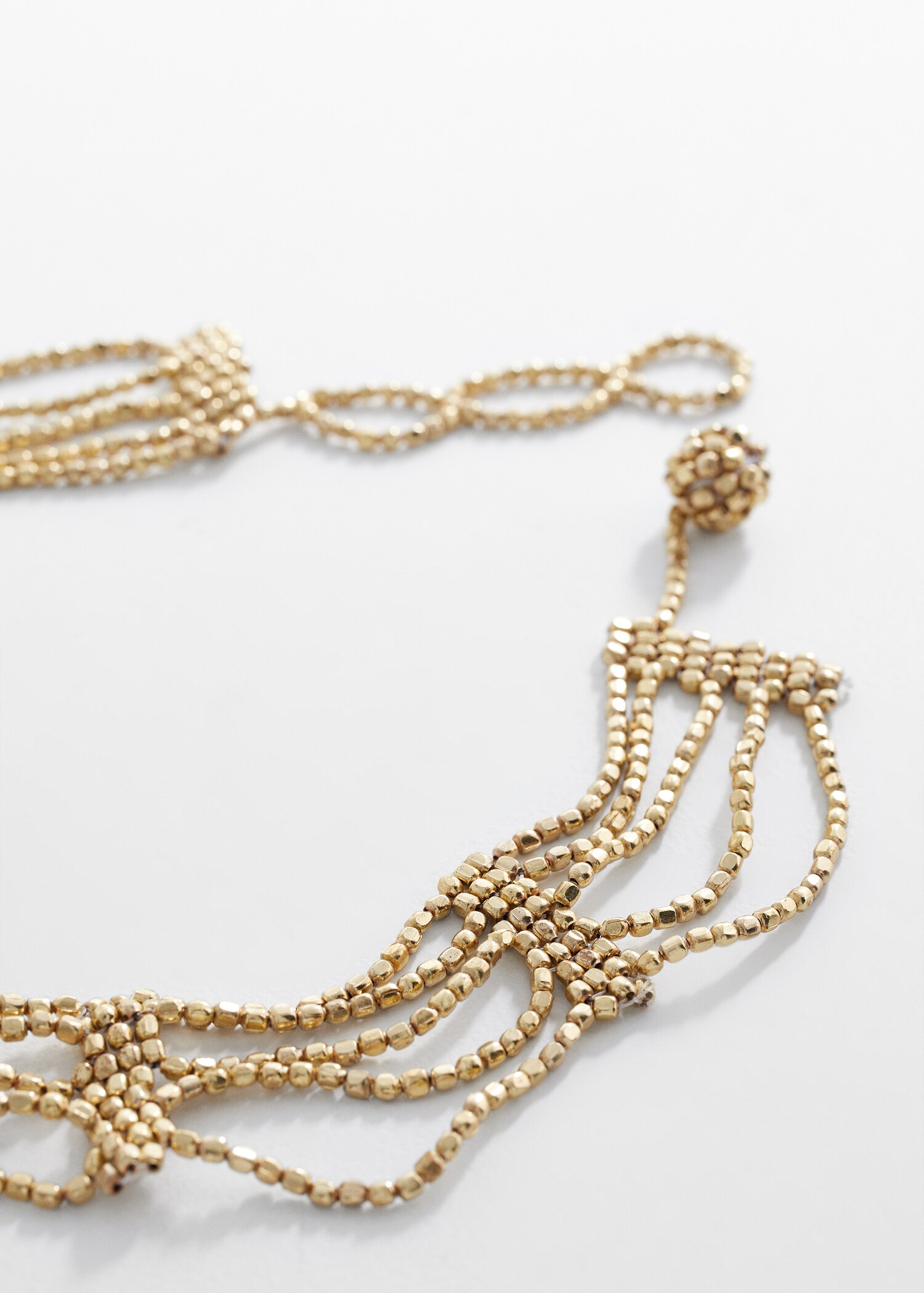 Collier perles métalliques - Plan moyen