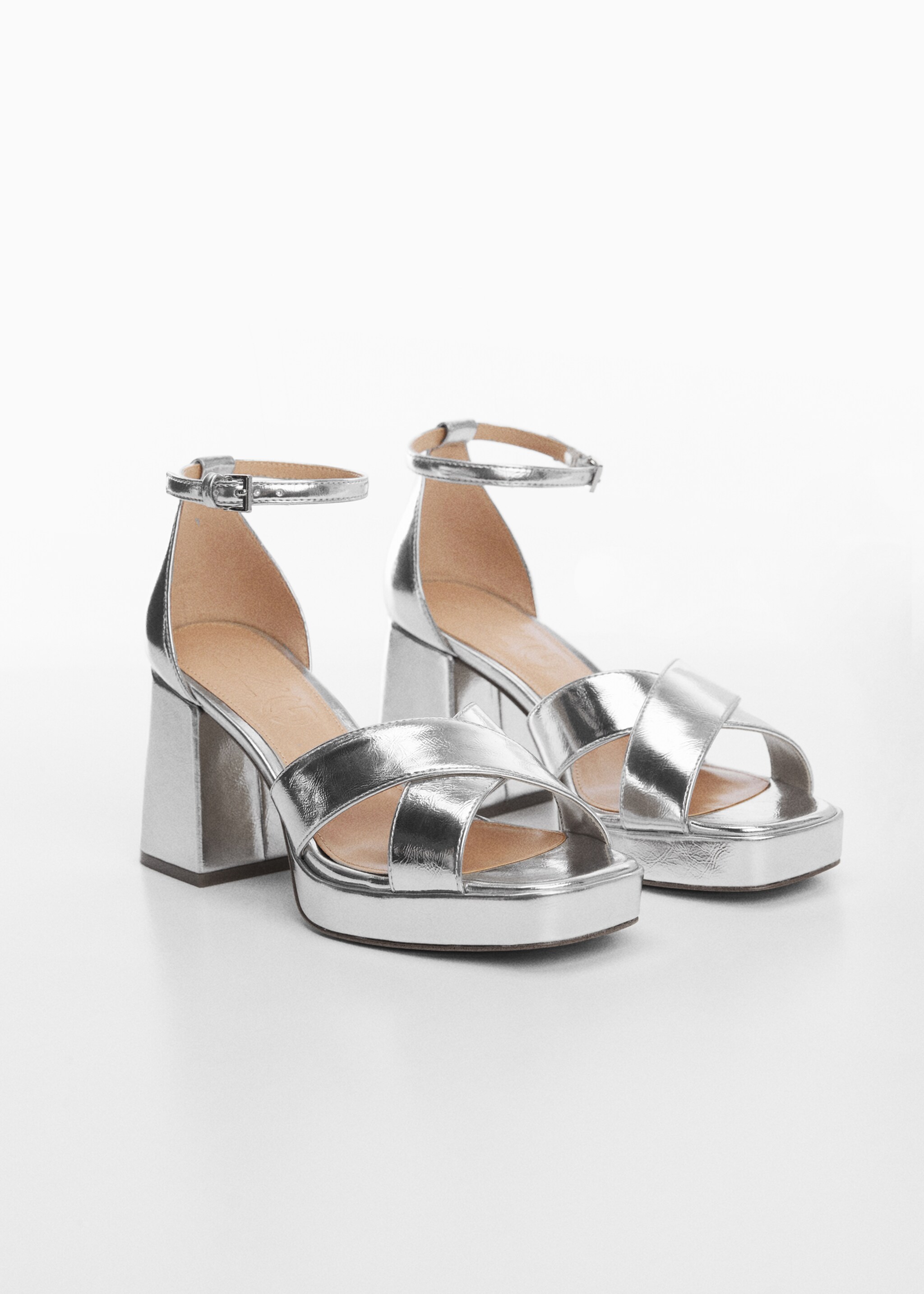 Metallic-Sandale mit Absatz - Mittlere Ansicht
