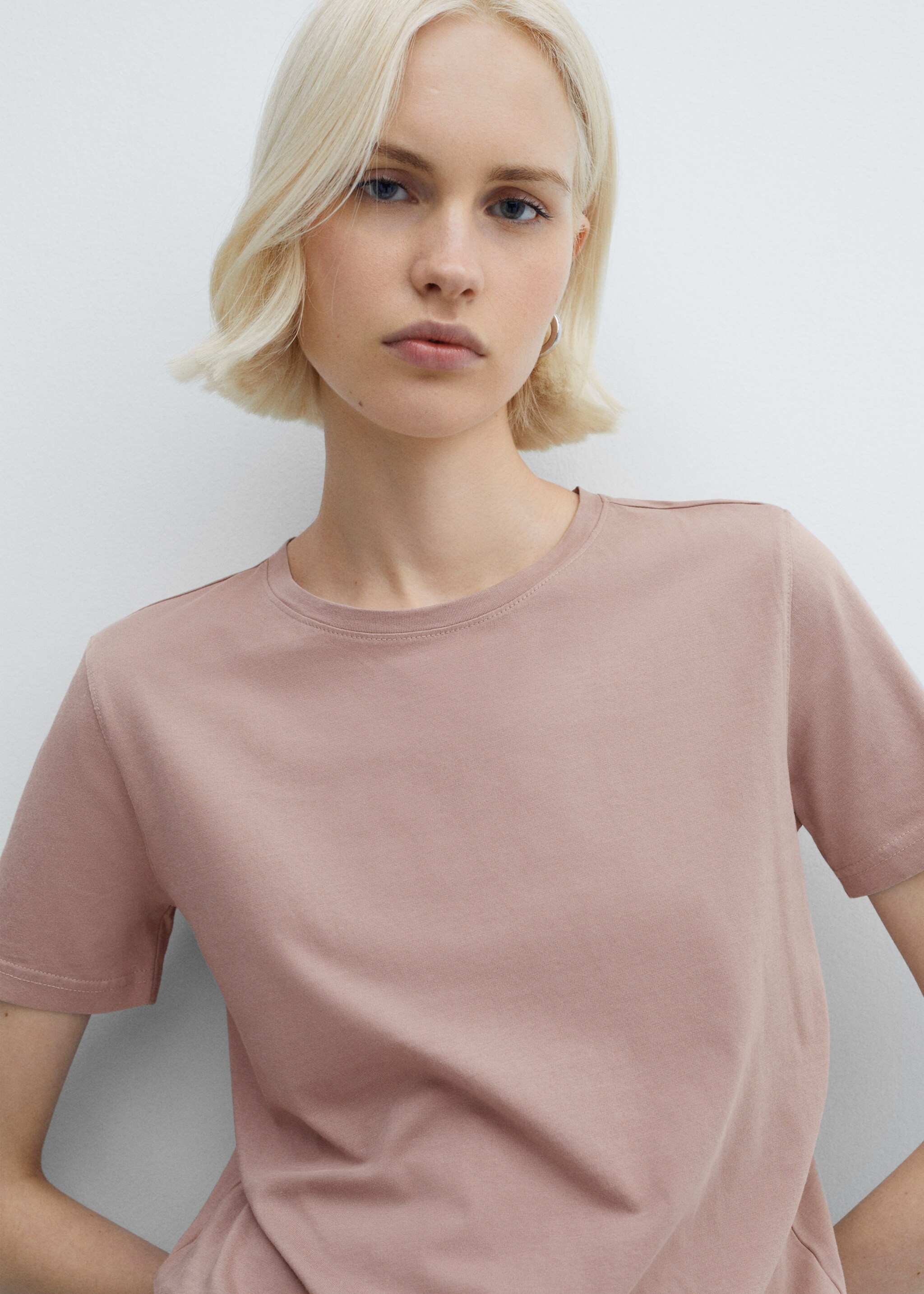 Washed round-neck t-shirt - Details of the article 1, Pastel Pink. Ref: 67005748-00.