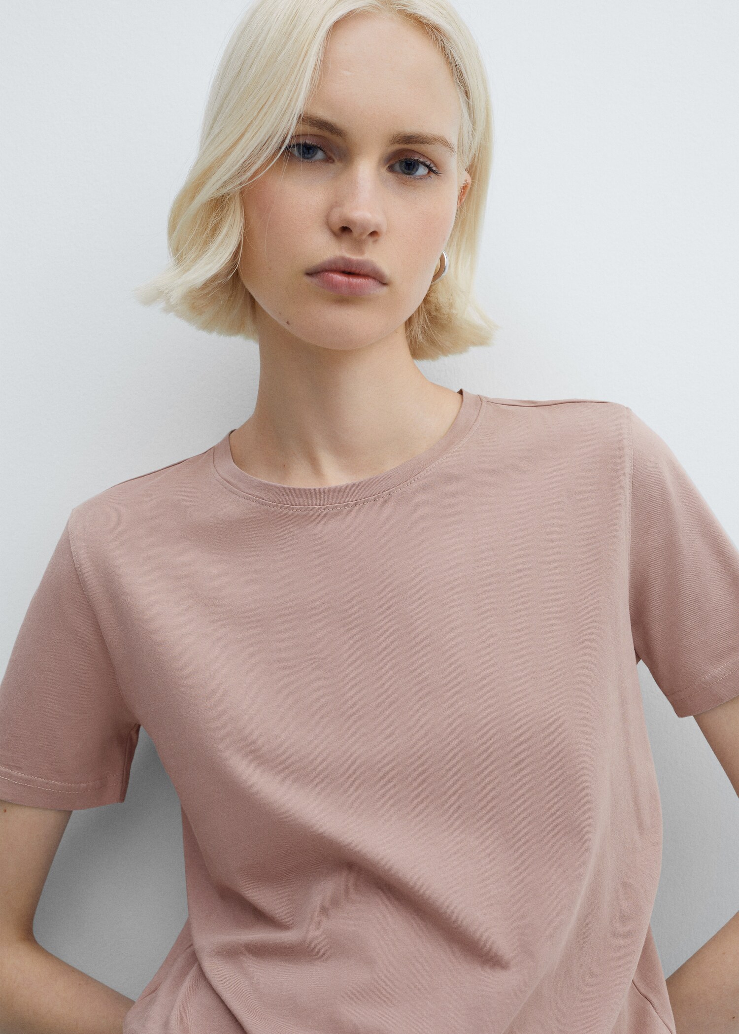 Washed round-neck t-shirt - Details of the article 1