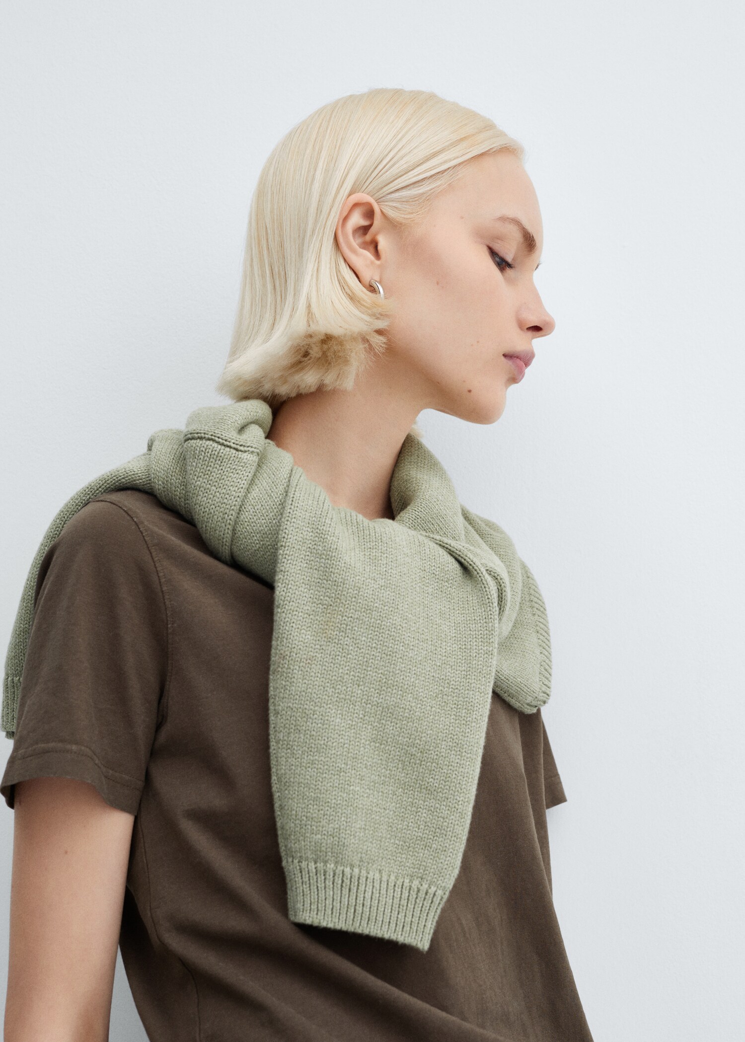 Washed round-neck t-shirt - Details of the article 1