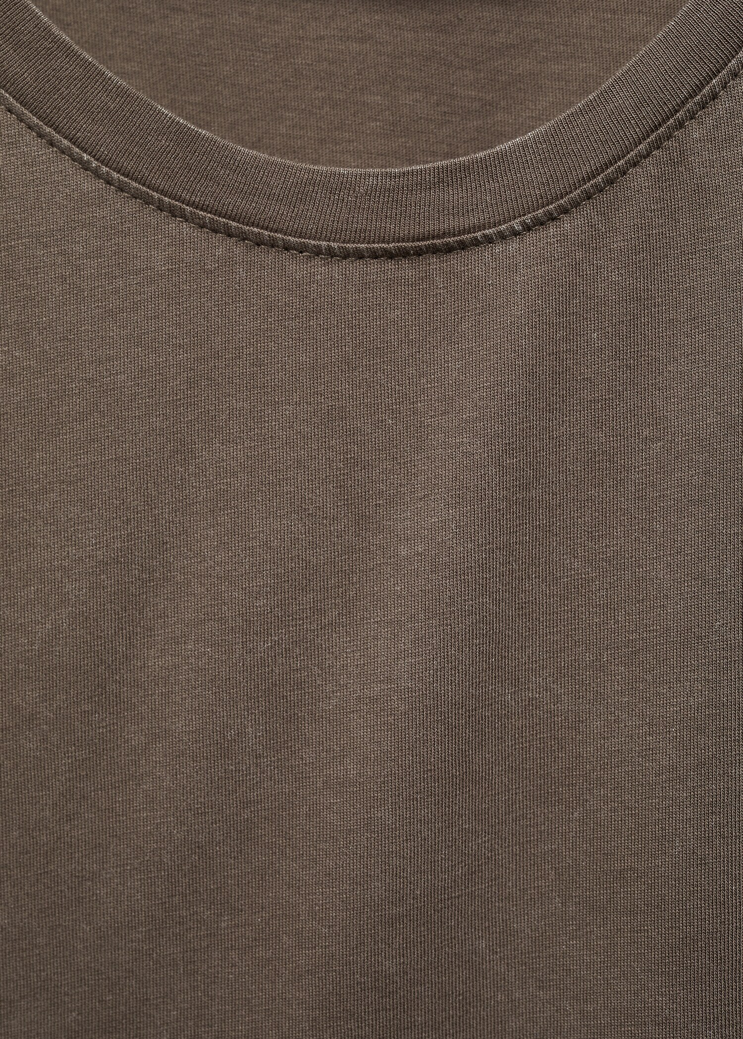 Washed round-neck t-shirt - Details of the article 8