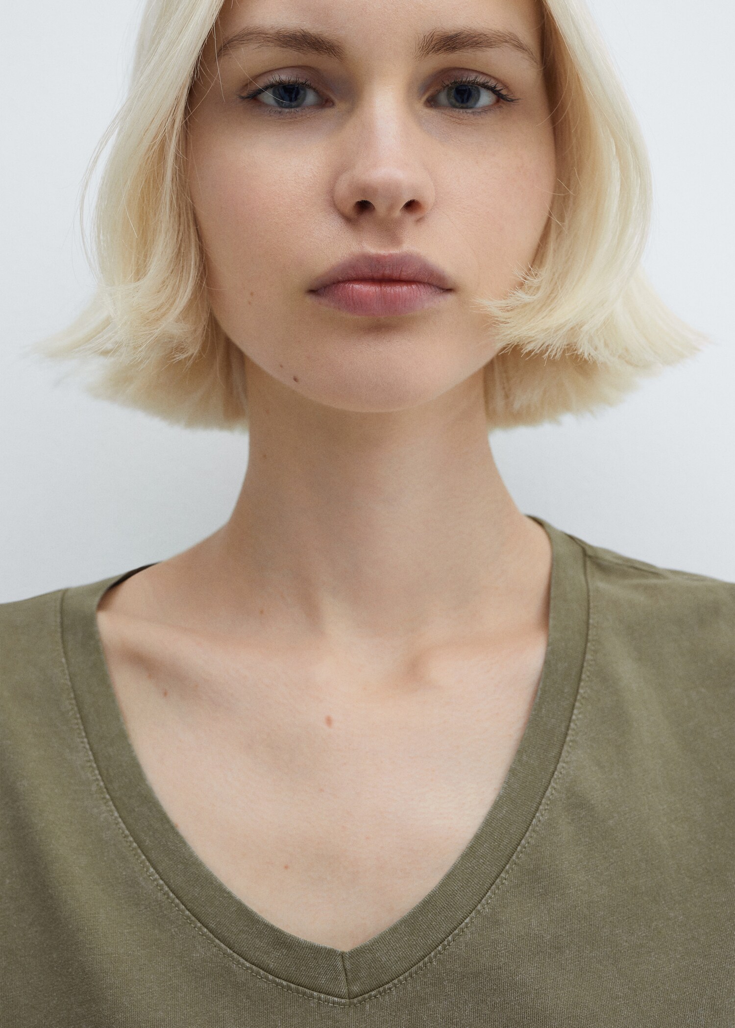 Washed-effect cotton t-shirt - Details of the article 1