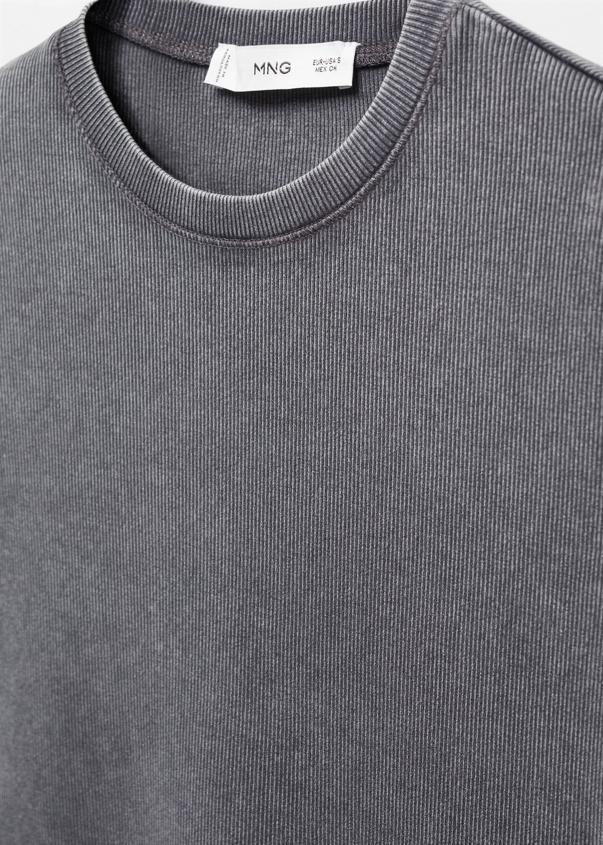 Washed ribbed t-shirt - Details of the article 8, Charcoal. Ref: 67005751-00.