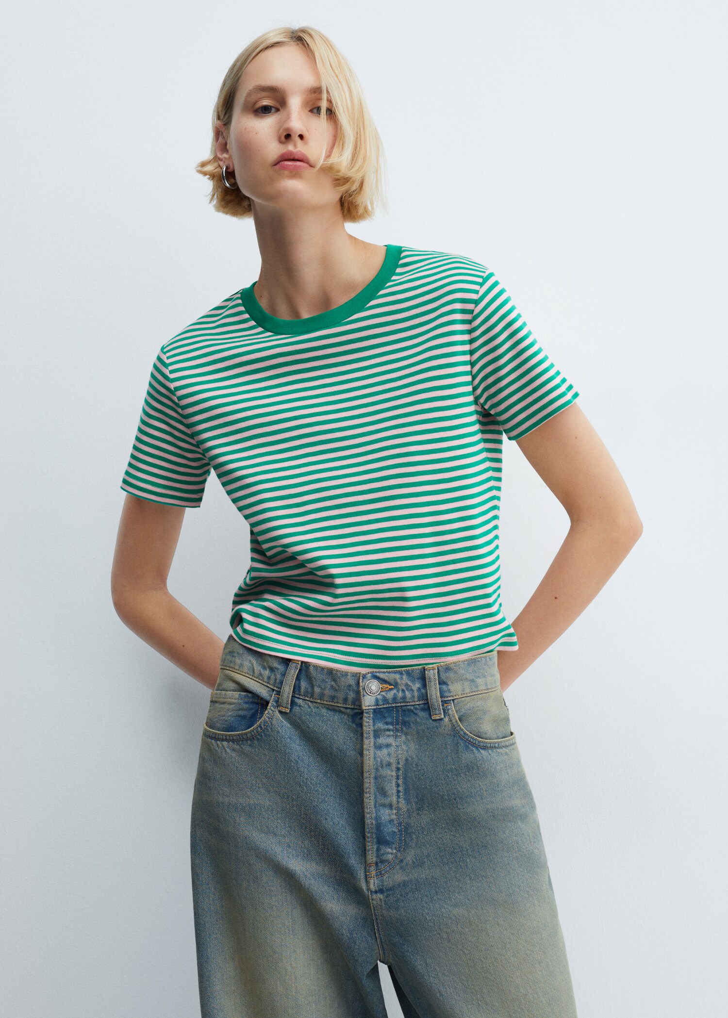 Striped short-sleeved t-shirt - Medium plane