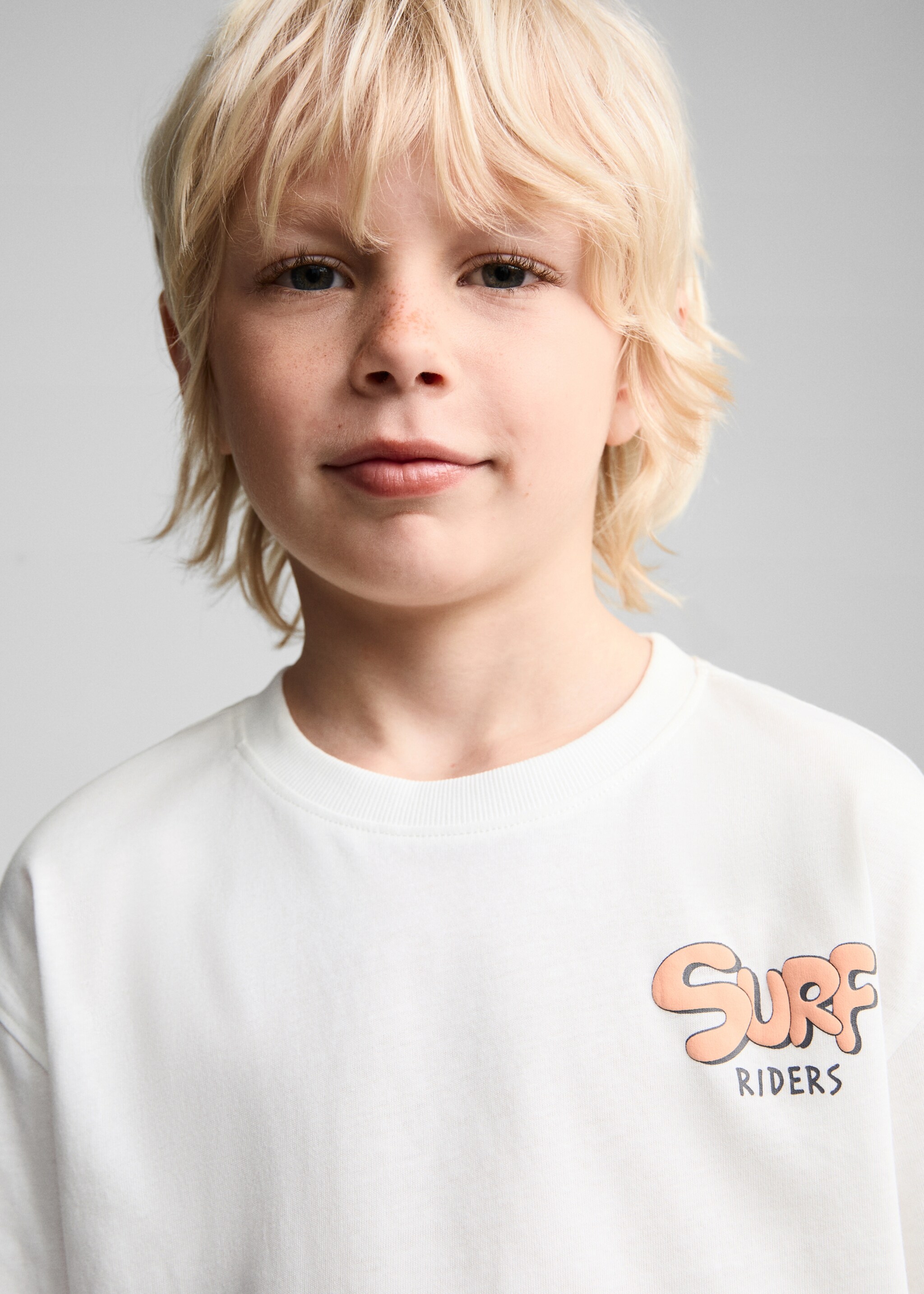 Short-sleeved t-shirt with message - Details of the article 1