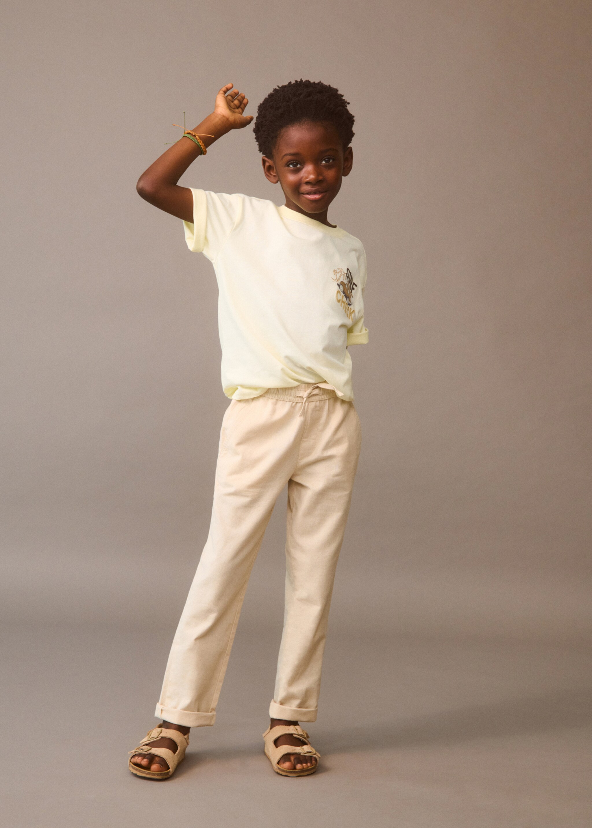 Shirt mit Aufschrift und Textur - Detail des Artikels 7, Pastellgelb. Ref: 67006008-00.