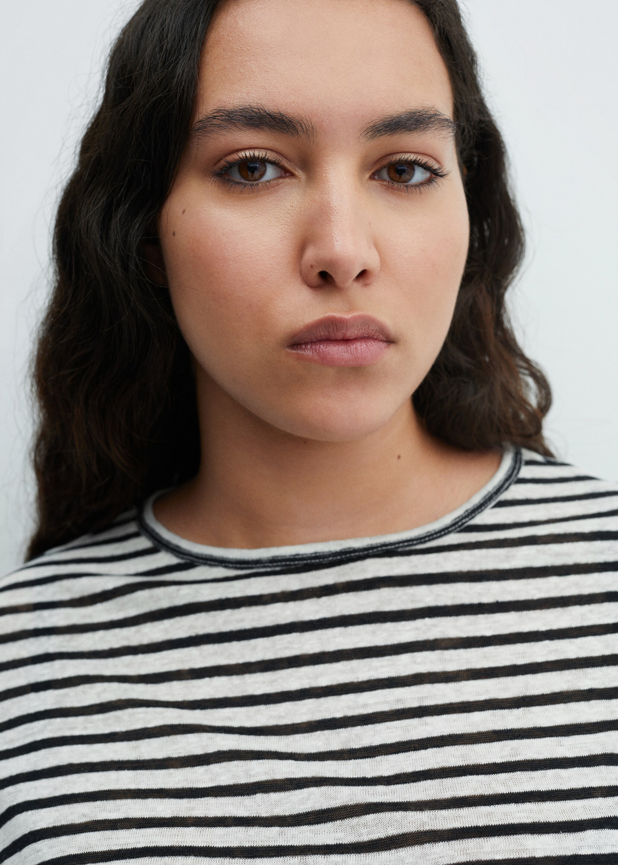 100% linen T-shirt - Details of the article 4, Black. Ref: 67006317-00.