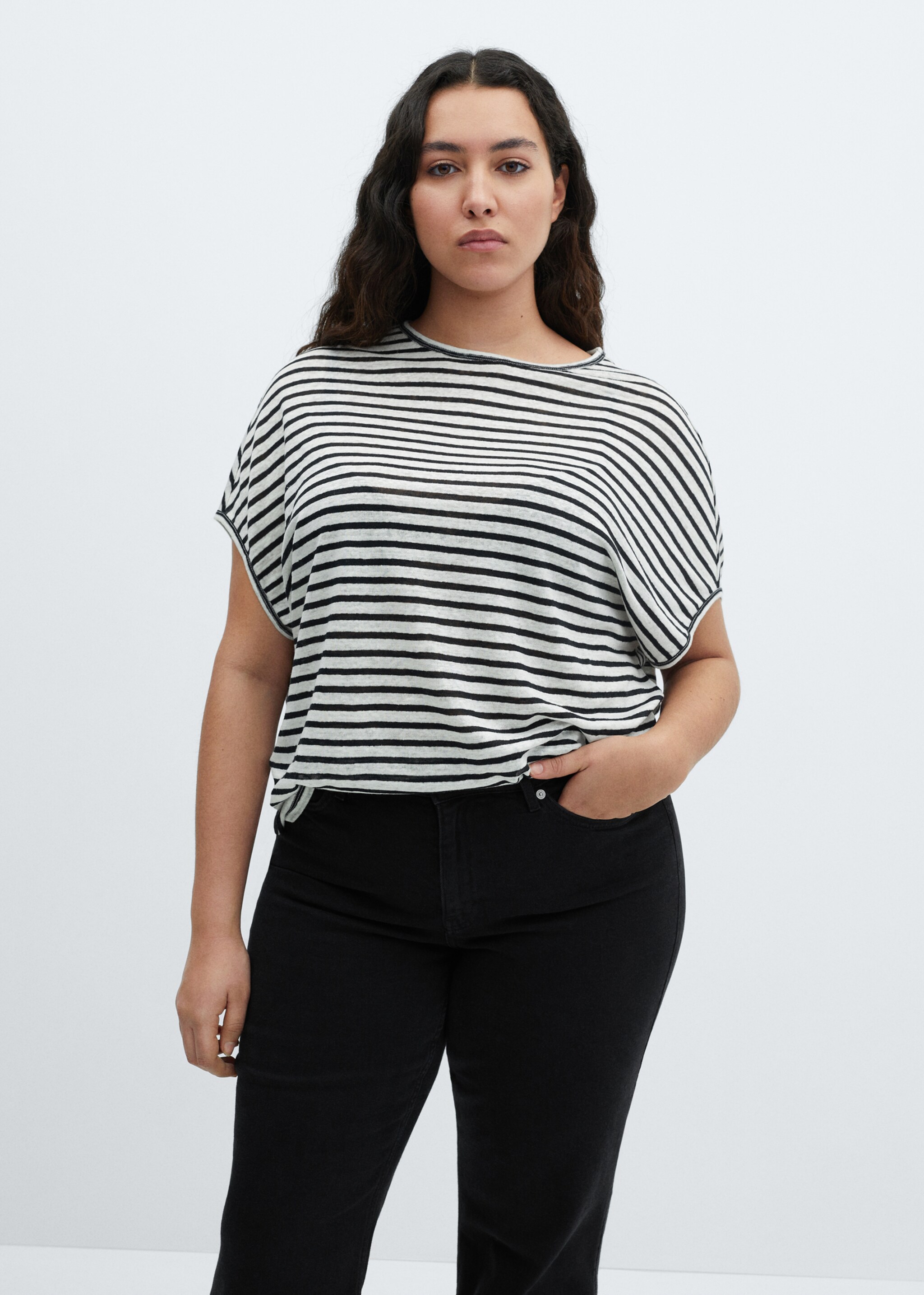 100% linen T-shirt - Details of the article 5, Black. Ref: 67006317-00.