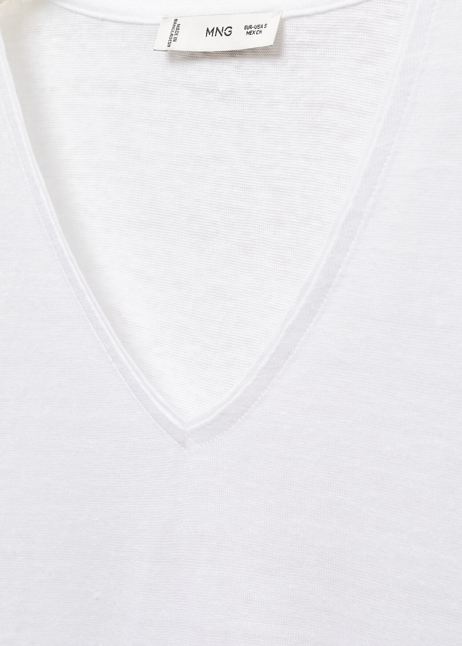 V-neck linen t-shirt - Details of the article 8