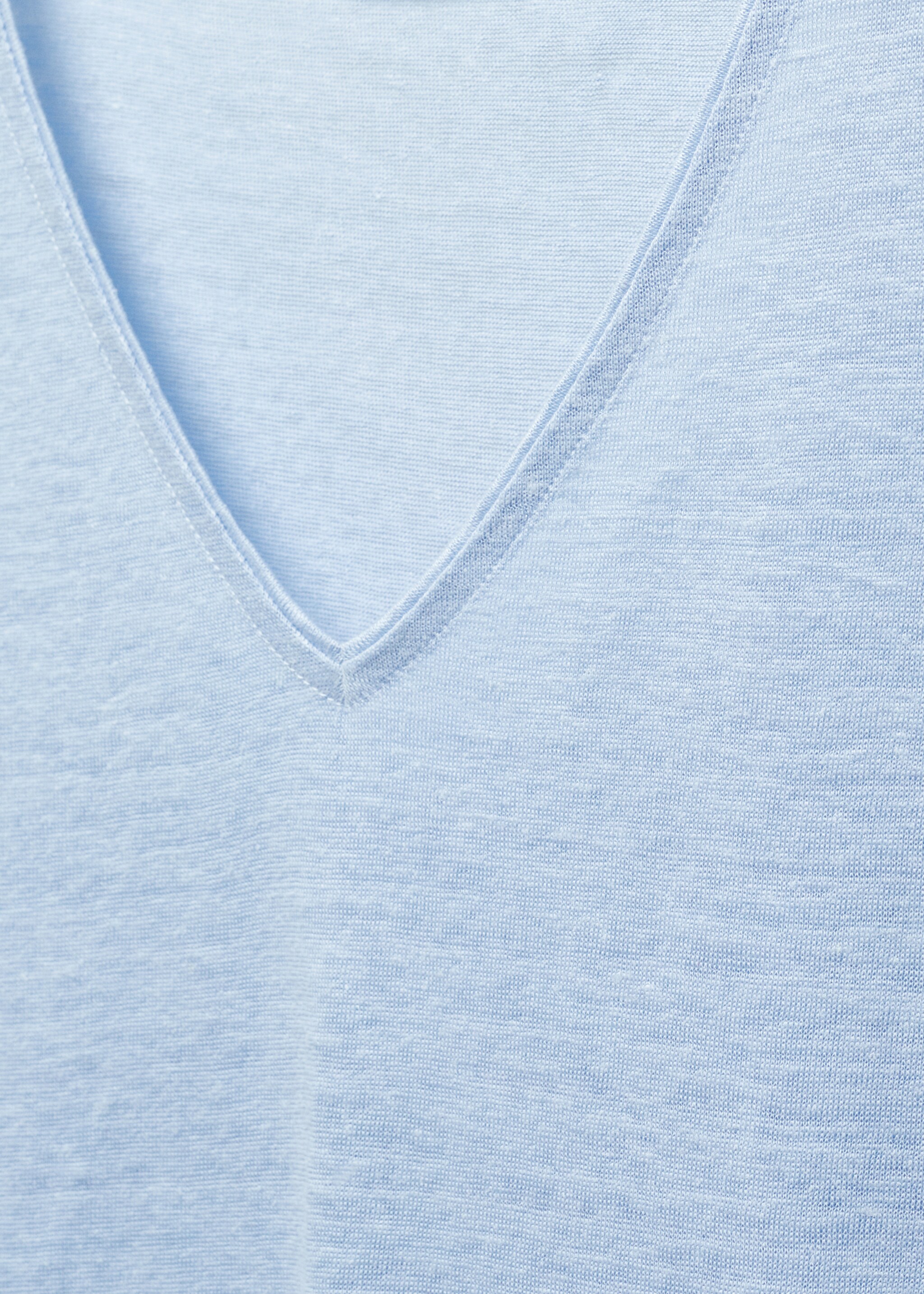 Camiseta lino cuello pico - Detalle del artículo 8, Azul celeste. Ref: 67006318-00.