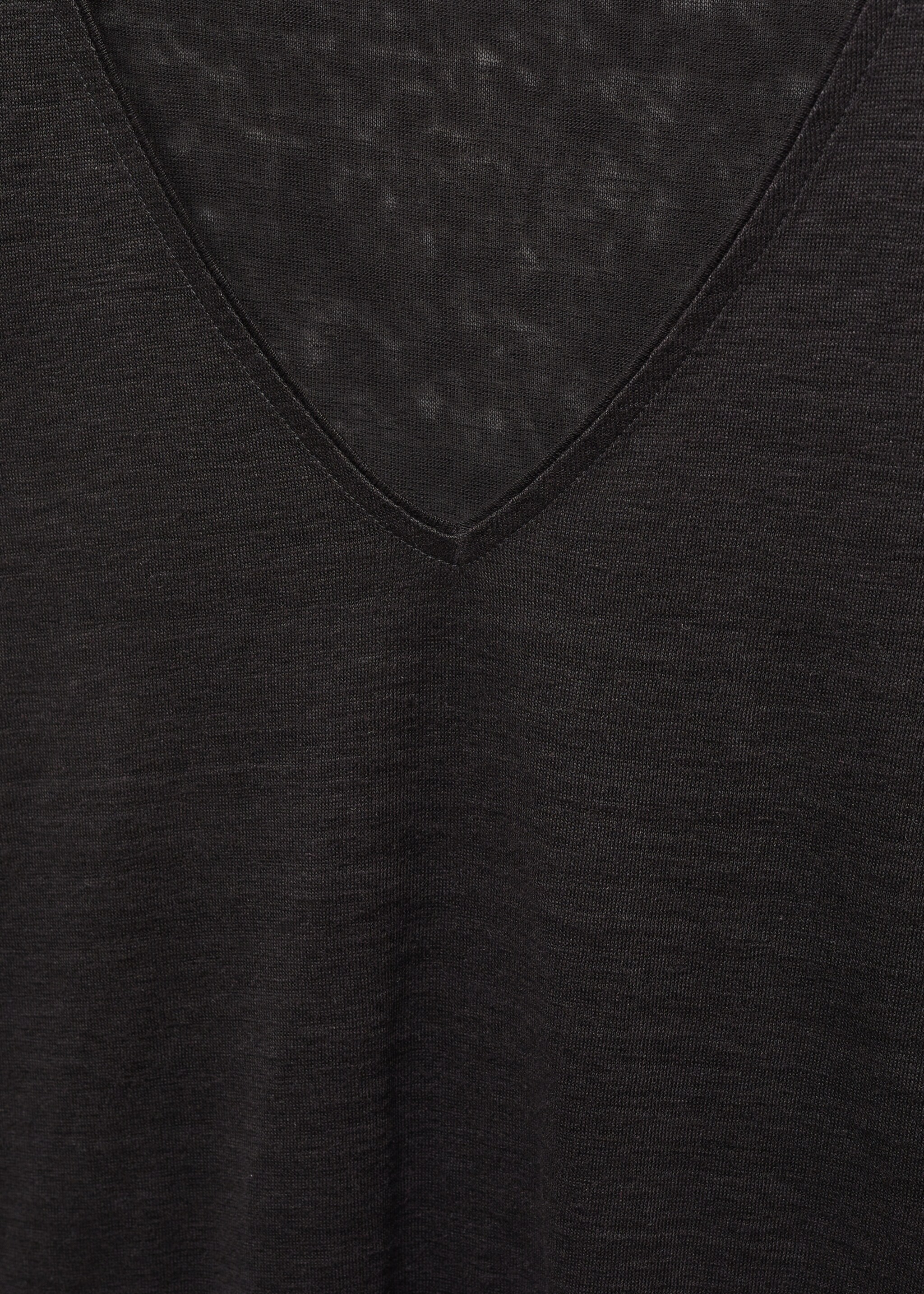 V-neck linen t-shirt - Details of the article 8, Black. Ref: 67006318-00.