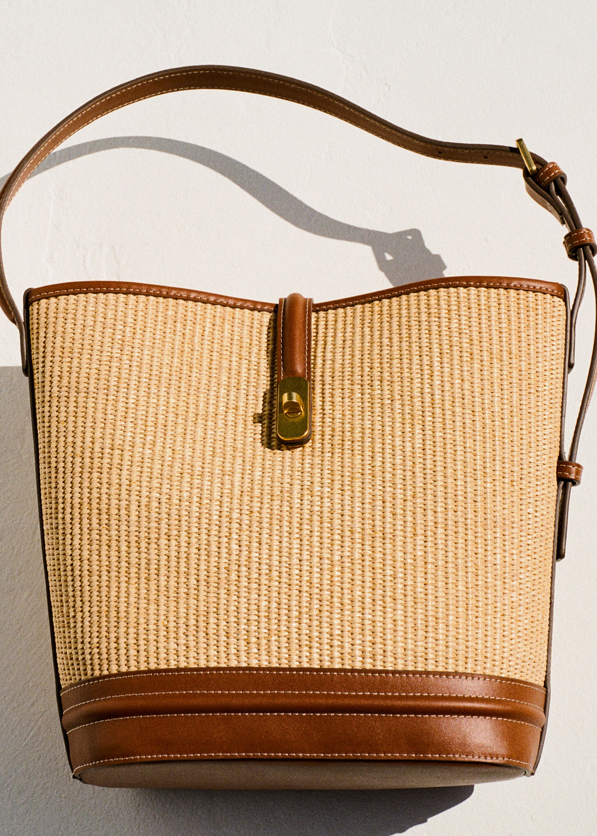 Raffia-effect bucket bag - Details of the article 6