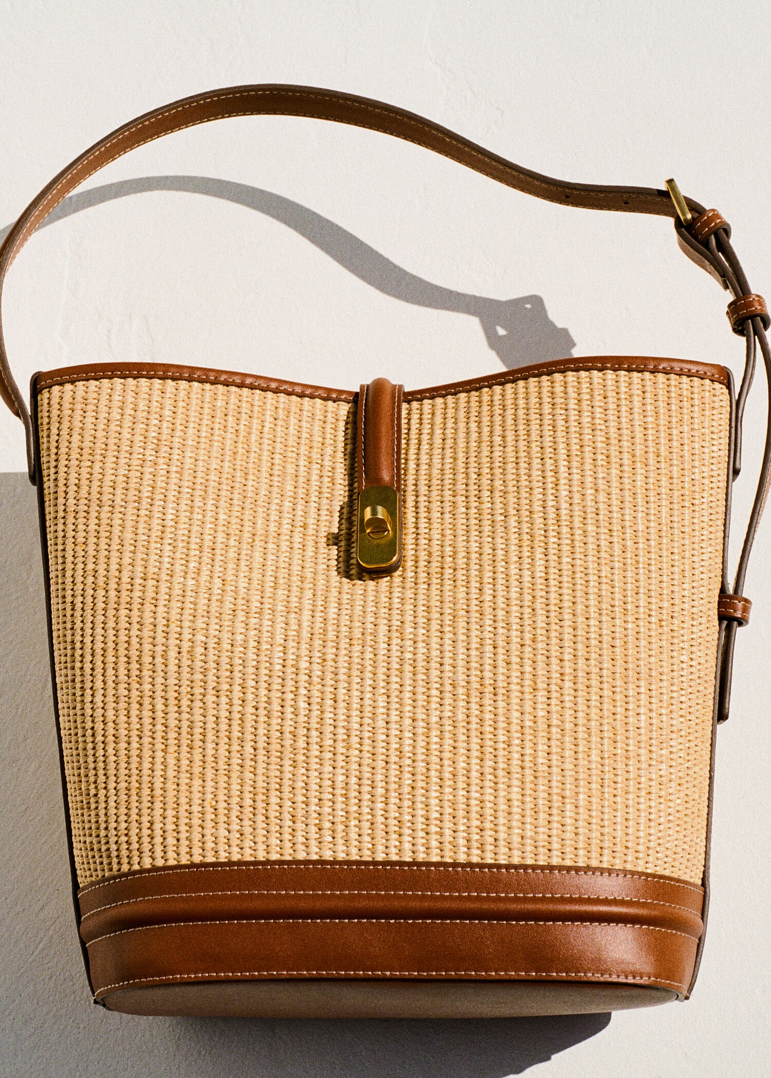 Raffia-effect bucket bag - Details of the article 6
