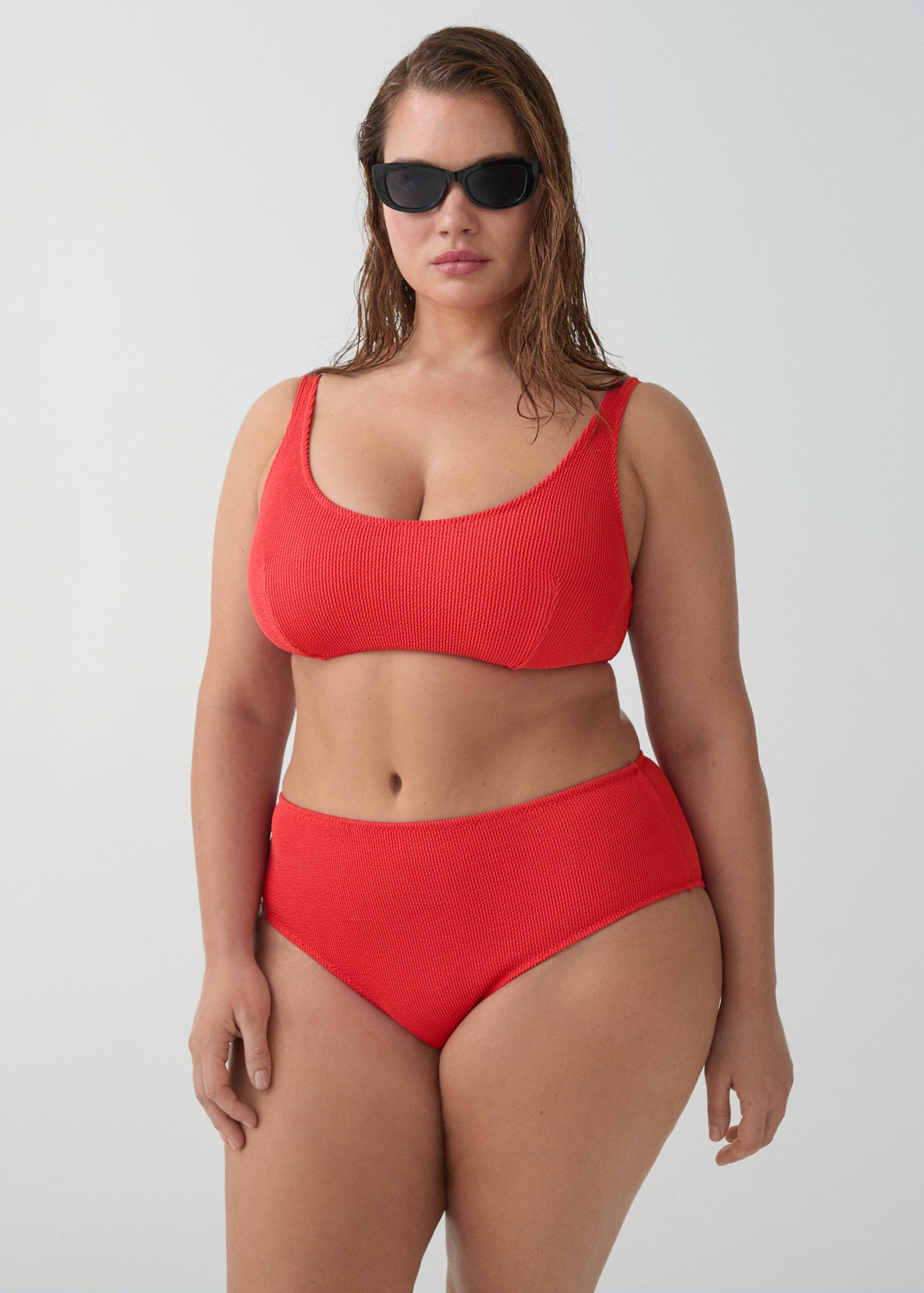 Textured bikini top - Details of the article 5, Red. Ref: 67006748-00.