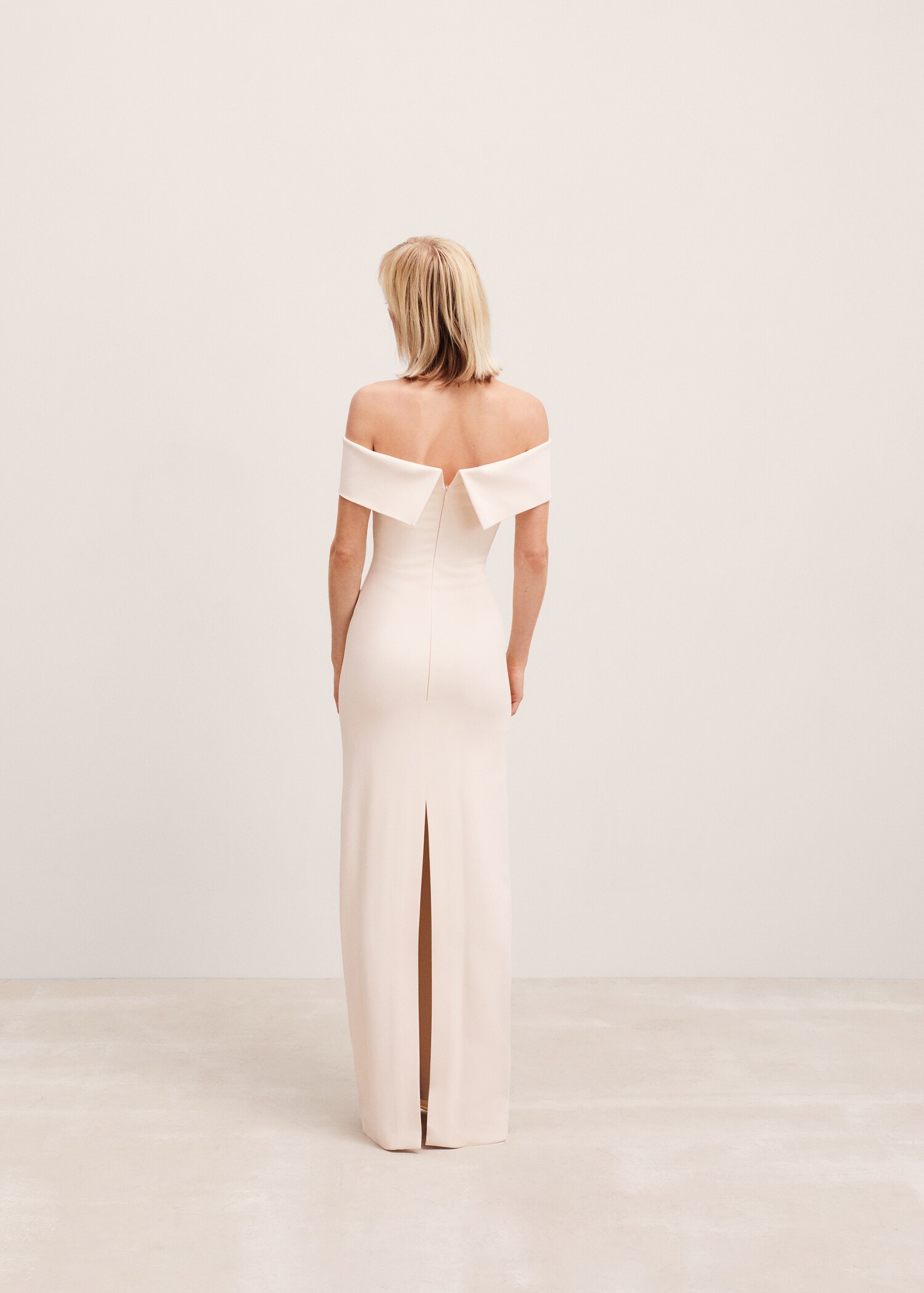 Vestido hombros descubiertos detalle abertura - Reverso del artículo