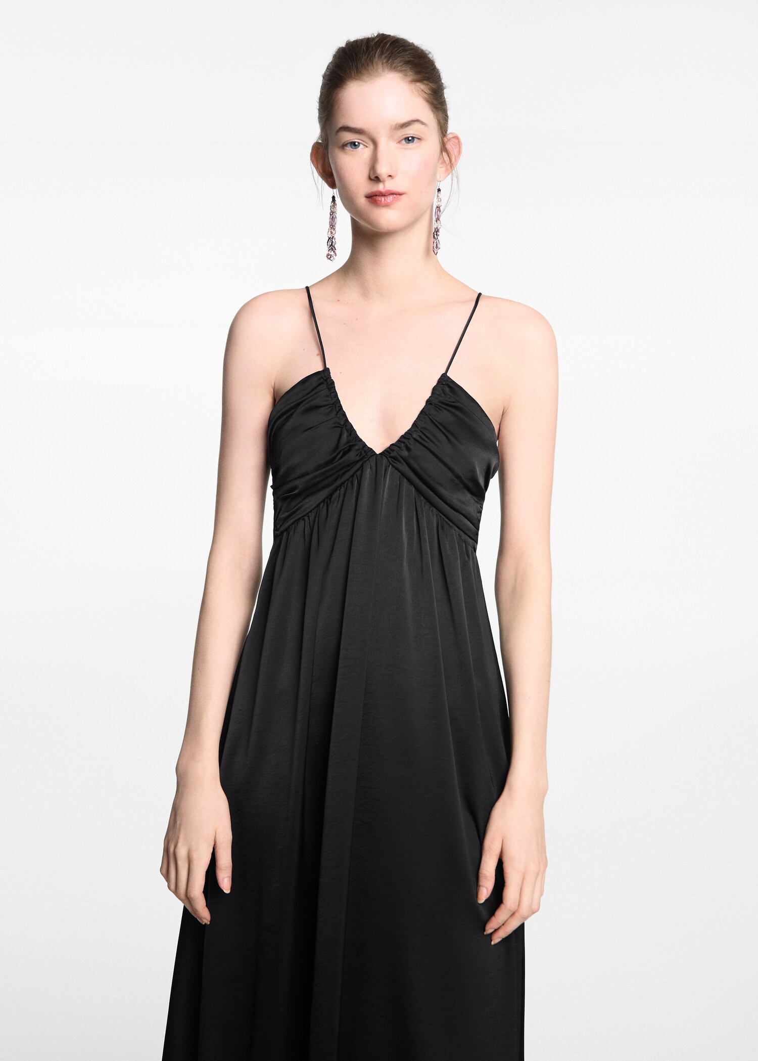 Robe longue plissée - Plan moyen