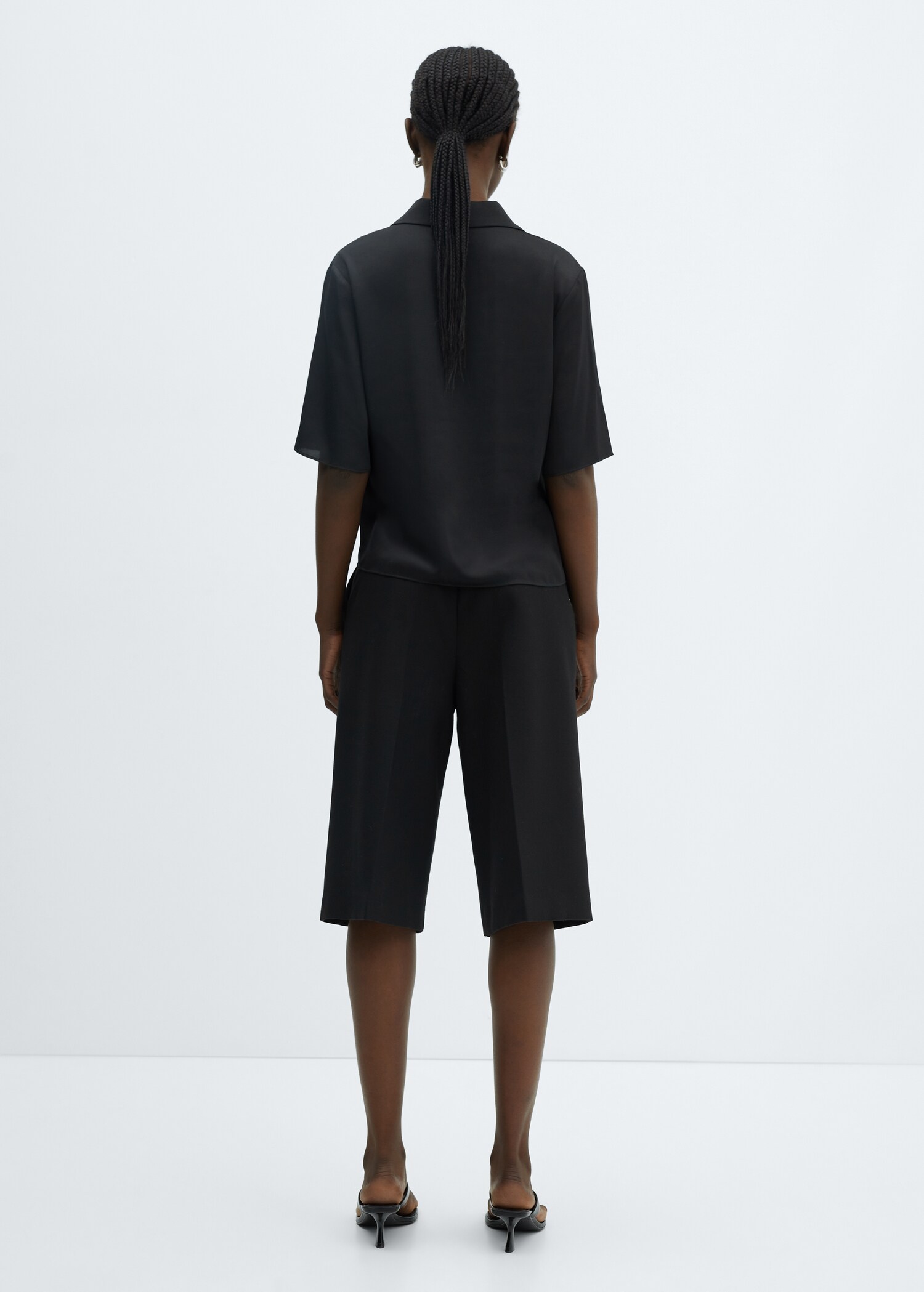 Short-sleeved satin shirt - Reverse of the article