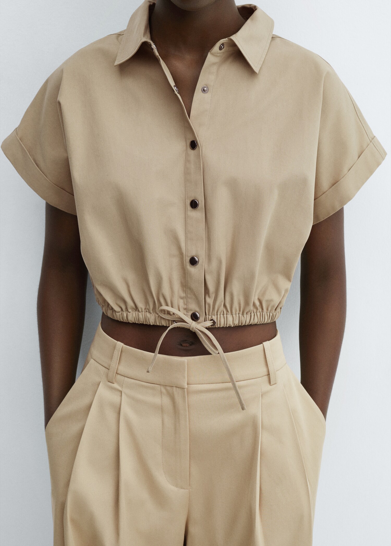 Cropped shirt with adjustable hem - Details of the article 6
