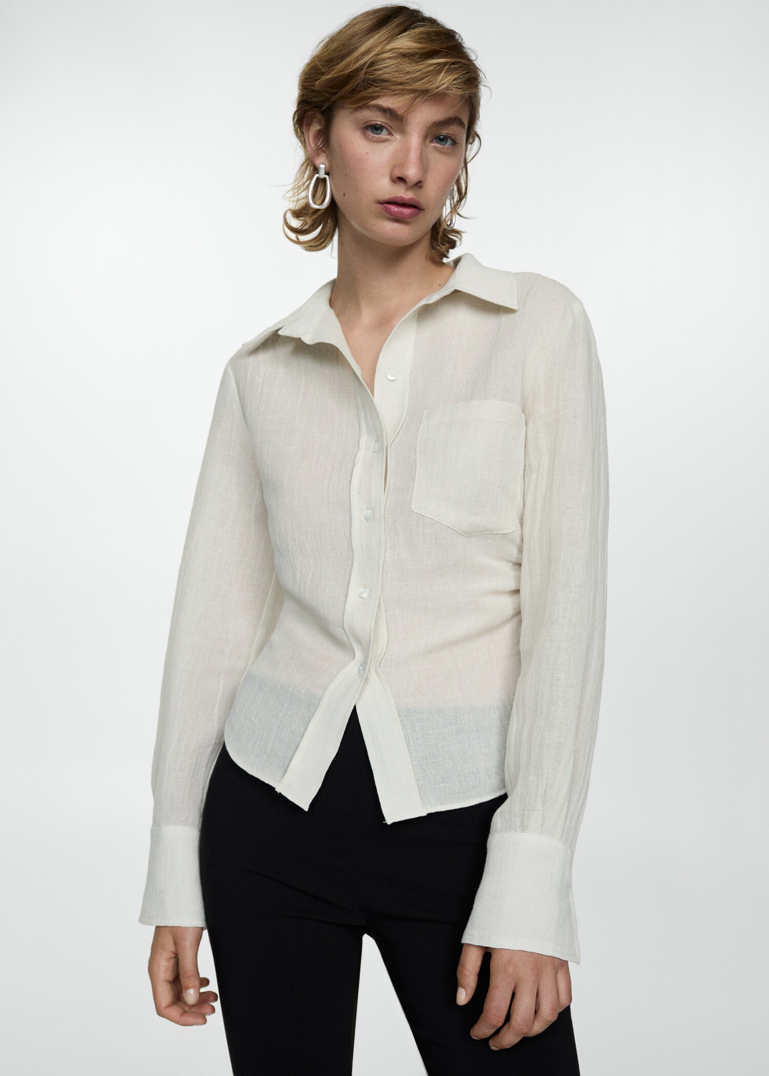Chemise lin détail drapé - Plan moyen