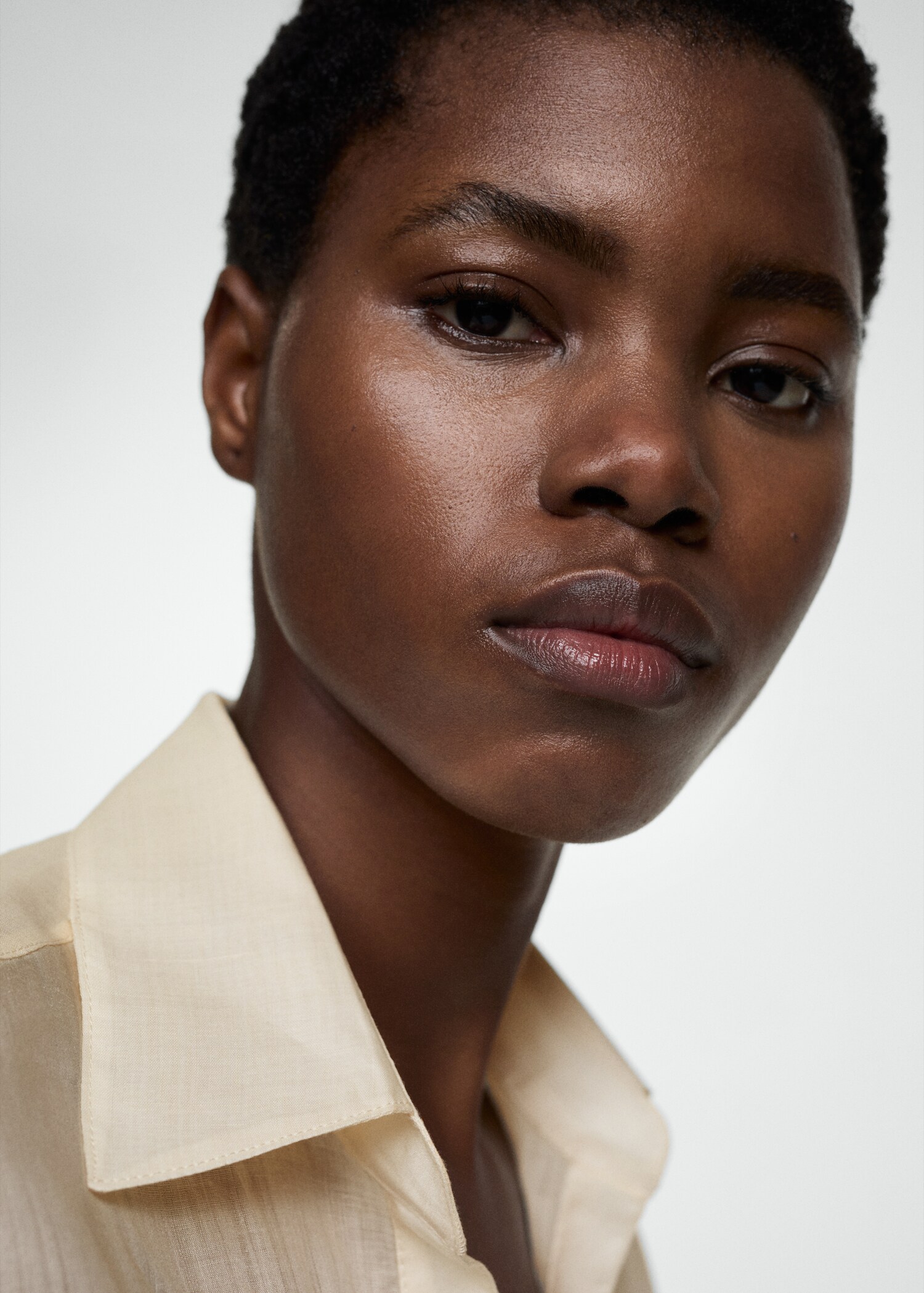 Ramie shirt with bow closure - Details of the article 1