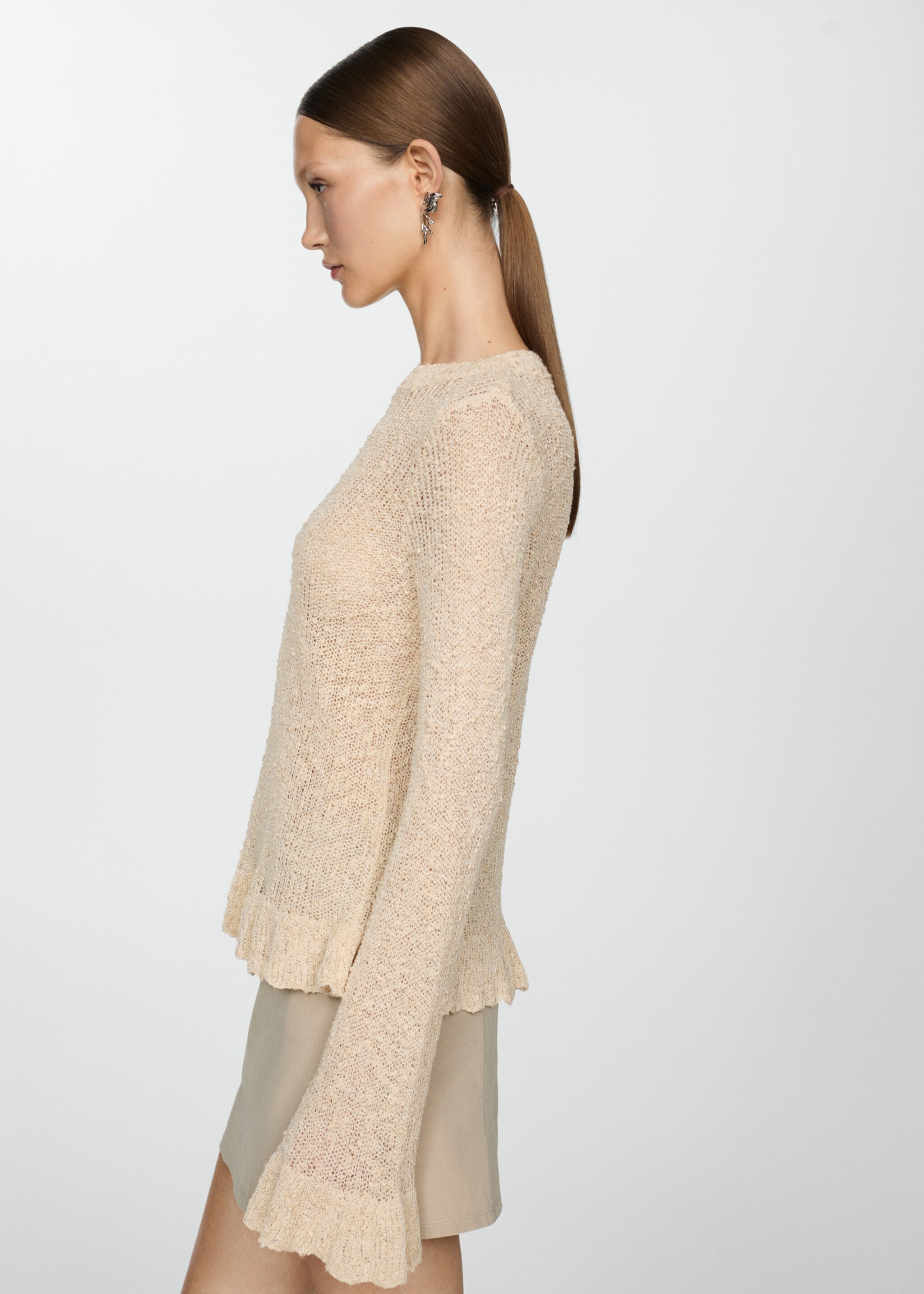 Sweater with ruffled ends - Details of the article 2