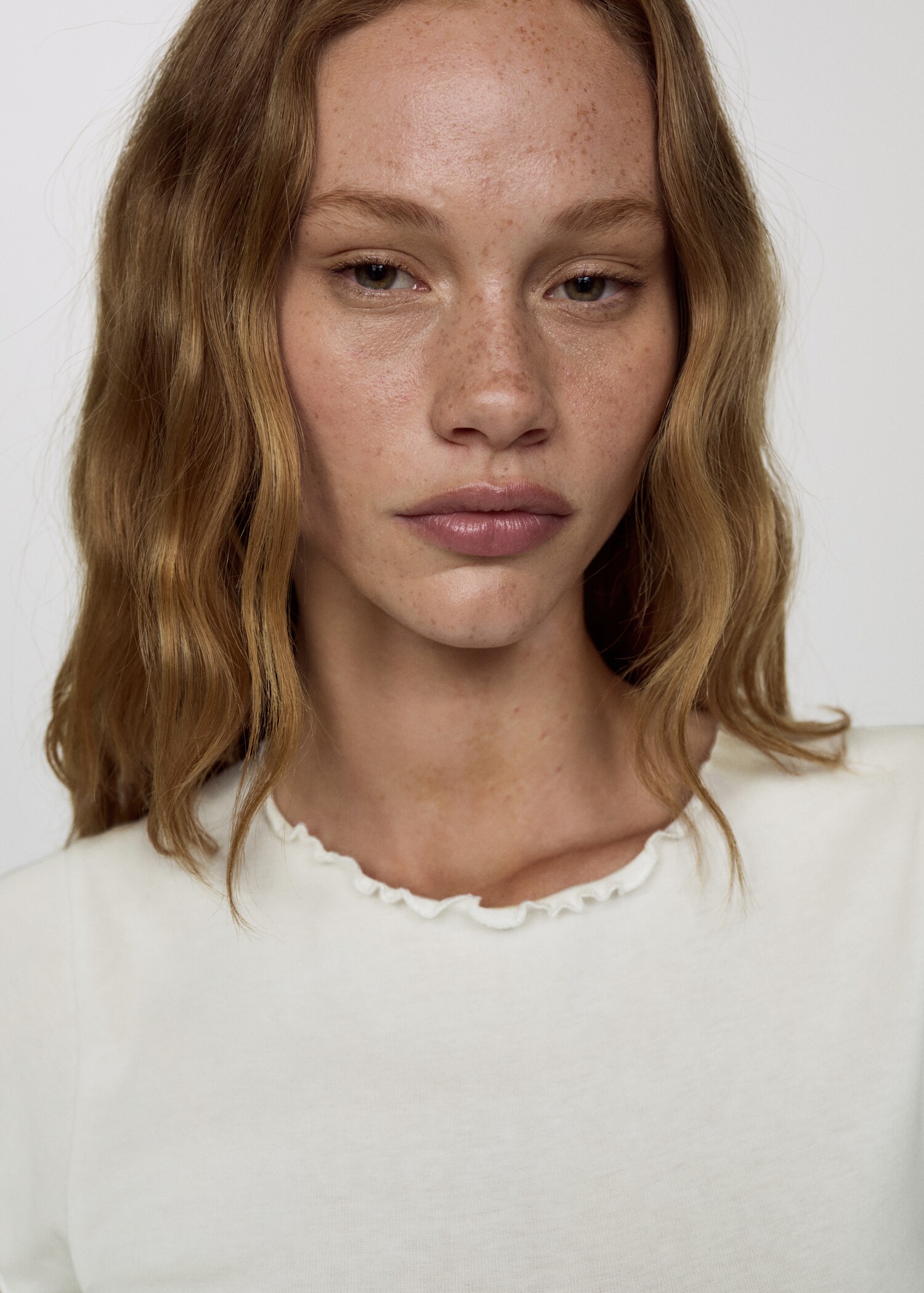 Modal t-shirt with scalloped ends - Details of the article 1