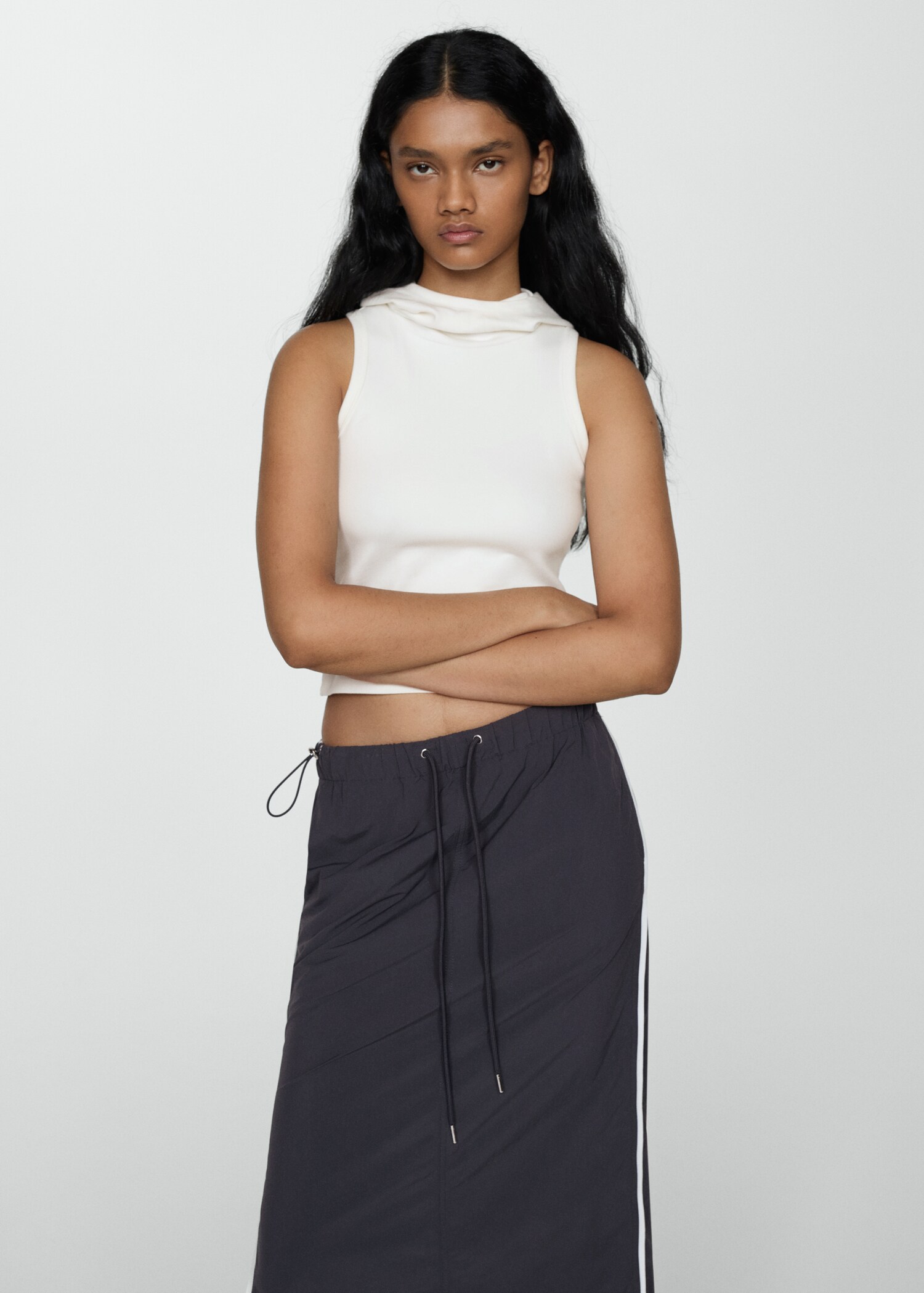 Sleeveless hooded top - Medium plane
