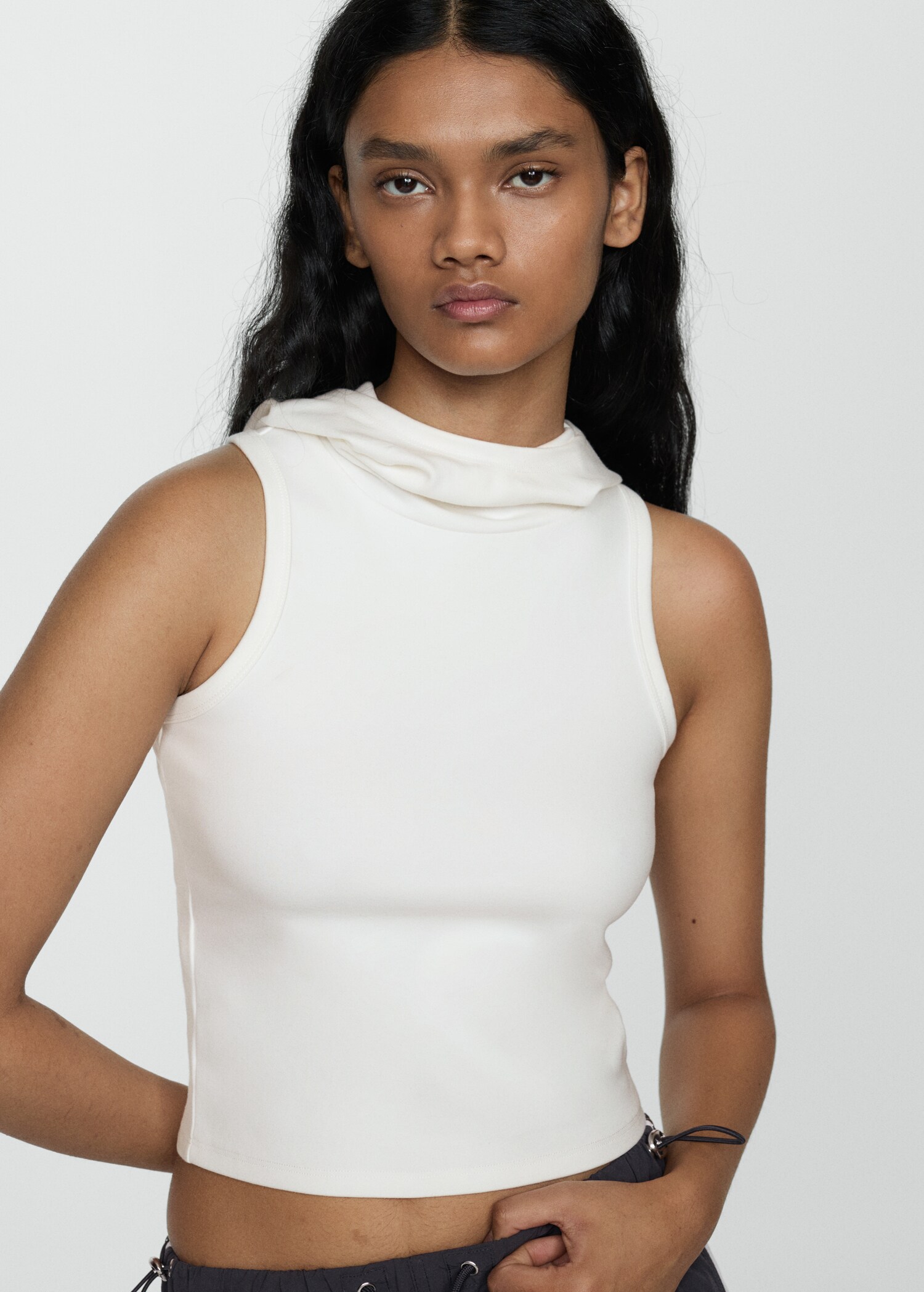 Sleeveless hooded top - Details of the article 1